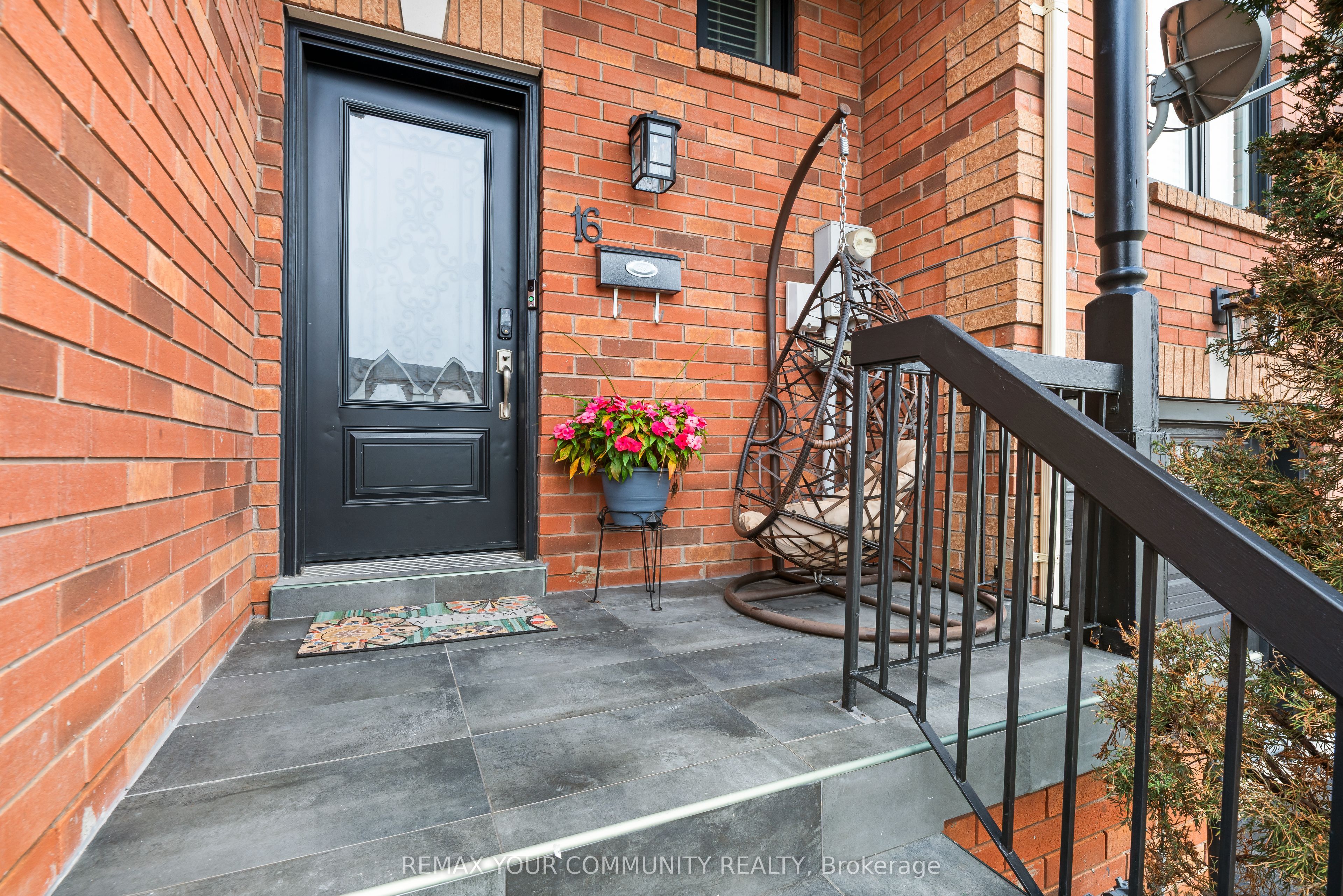16 Smales Drive, Ajax, ON L1Z 1G5 photo 2