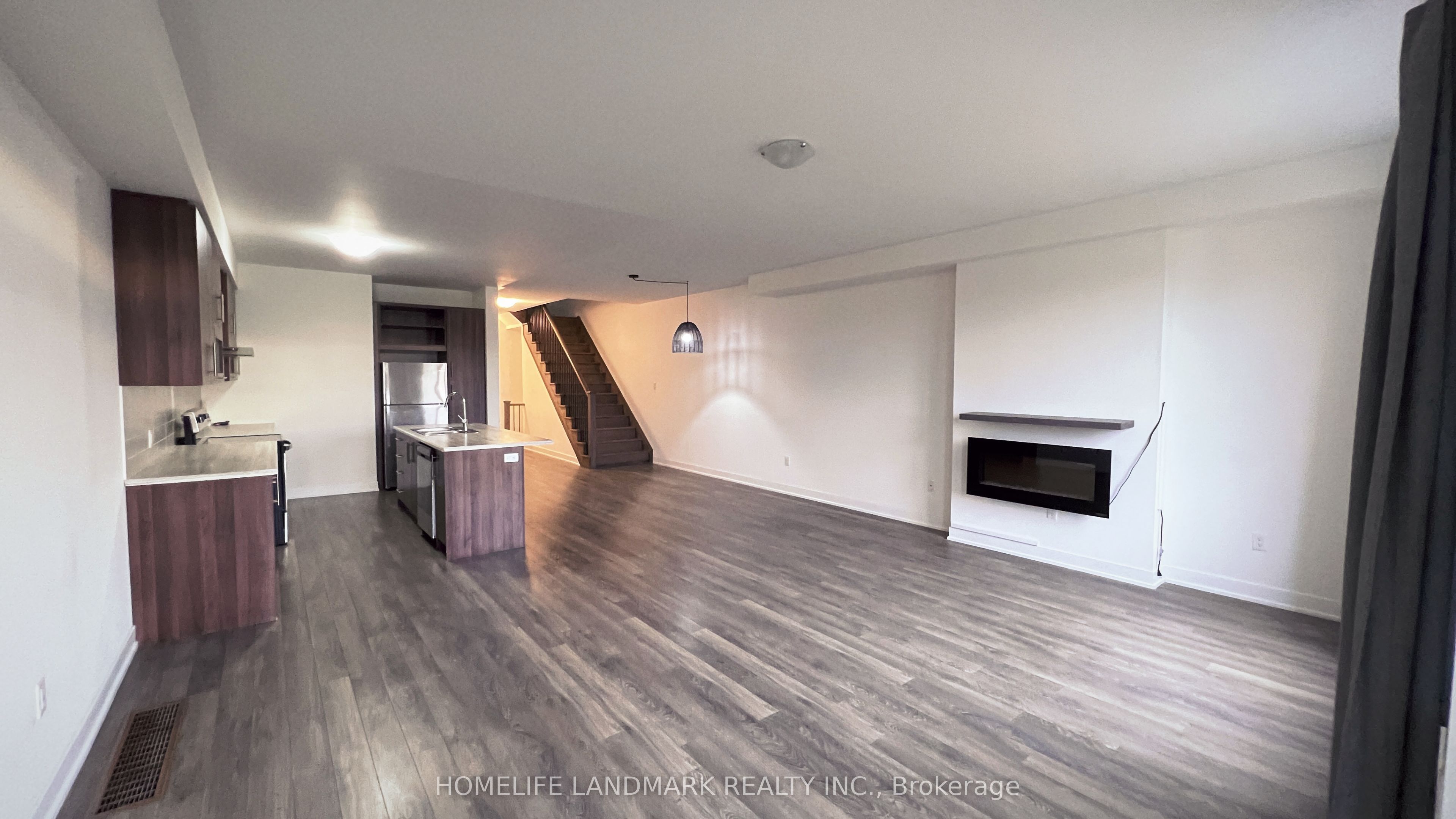 22 Donald Fleming Way, Whitby, ON L1R 3J8 photo 2