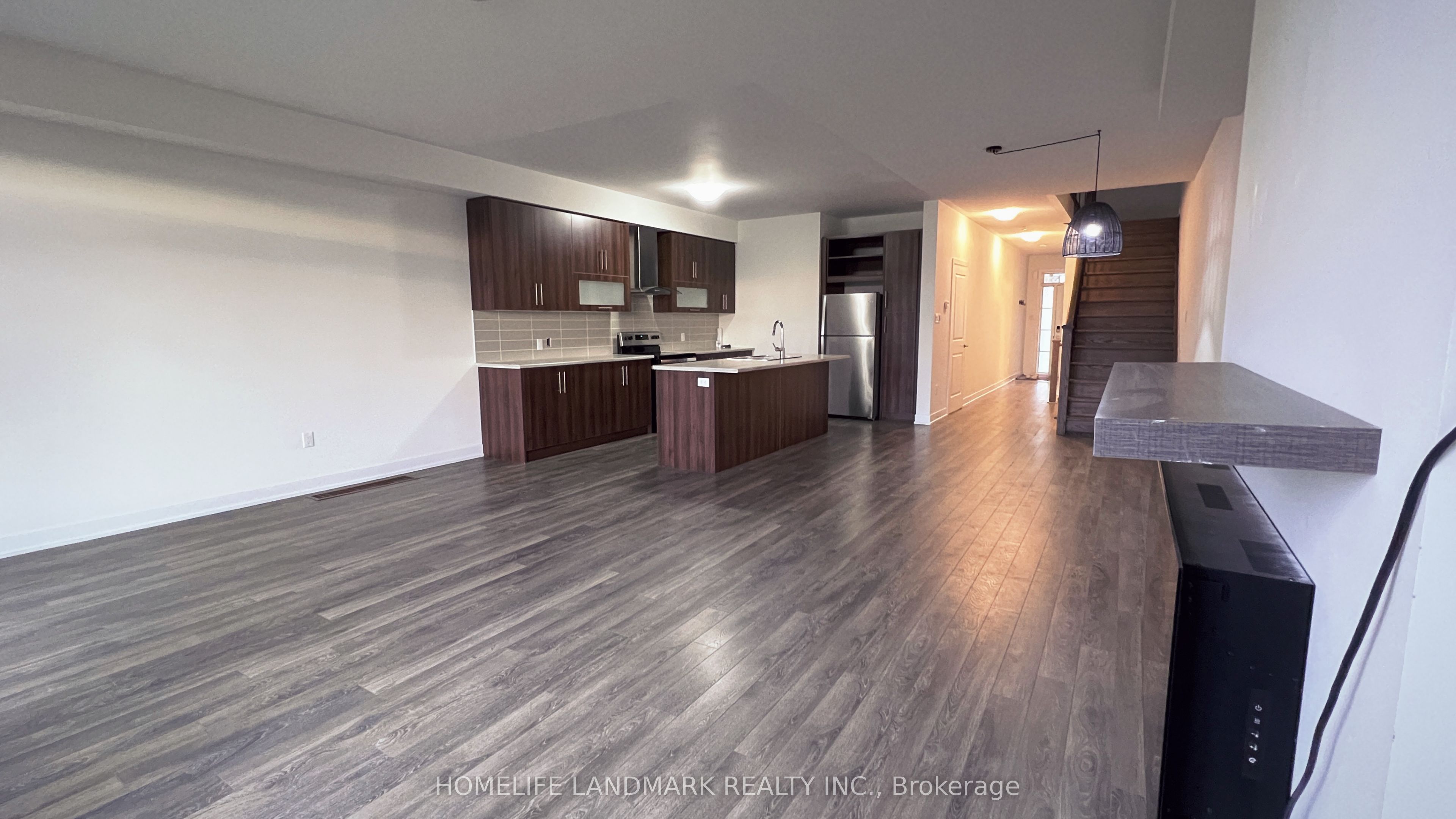 22 Donald Fleming Way, Whitby, ON L1R 3J8 photo 3