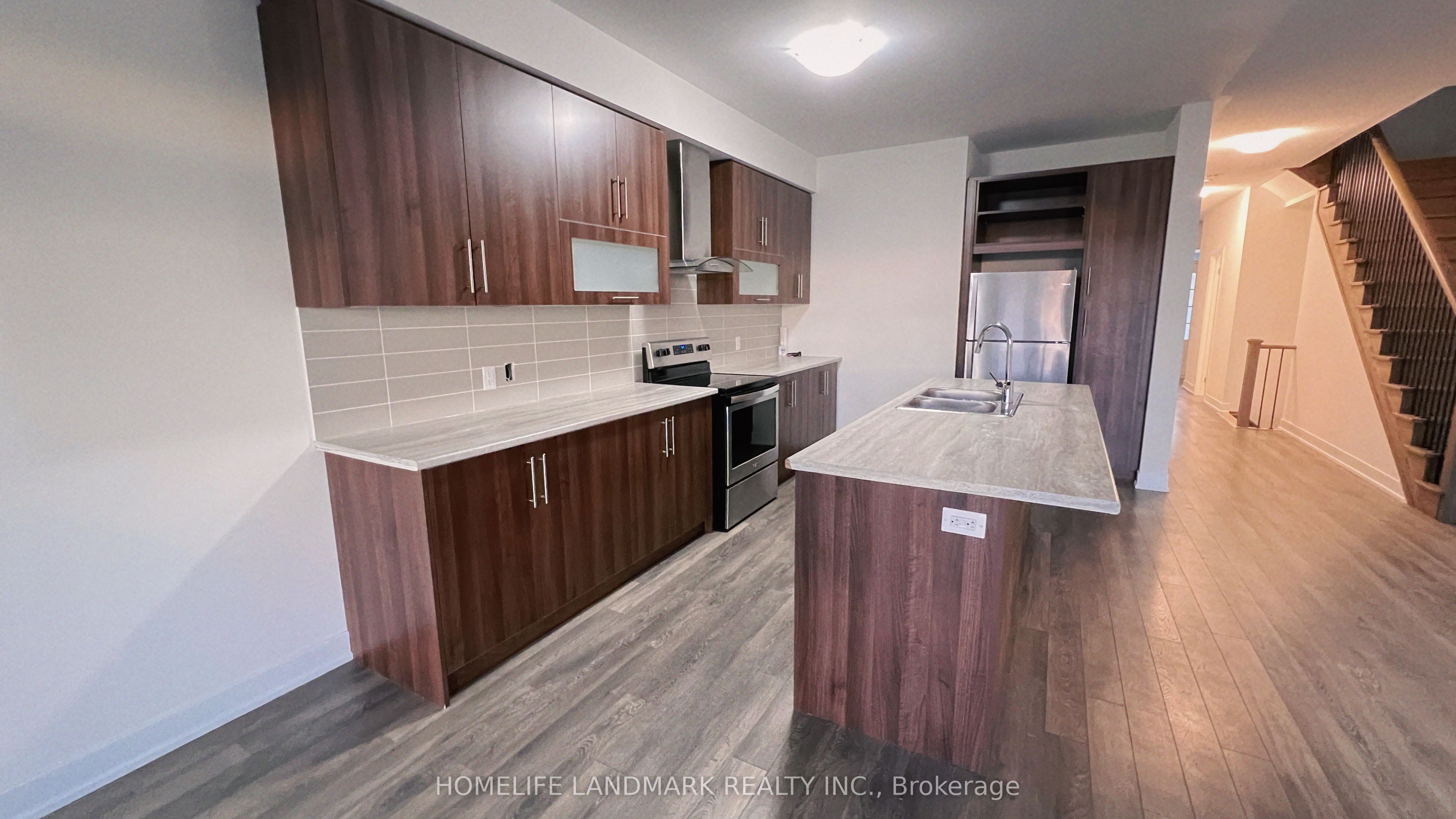 22 Donald Fleming Way, Whitby, ON L1R 3J8 photo 4