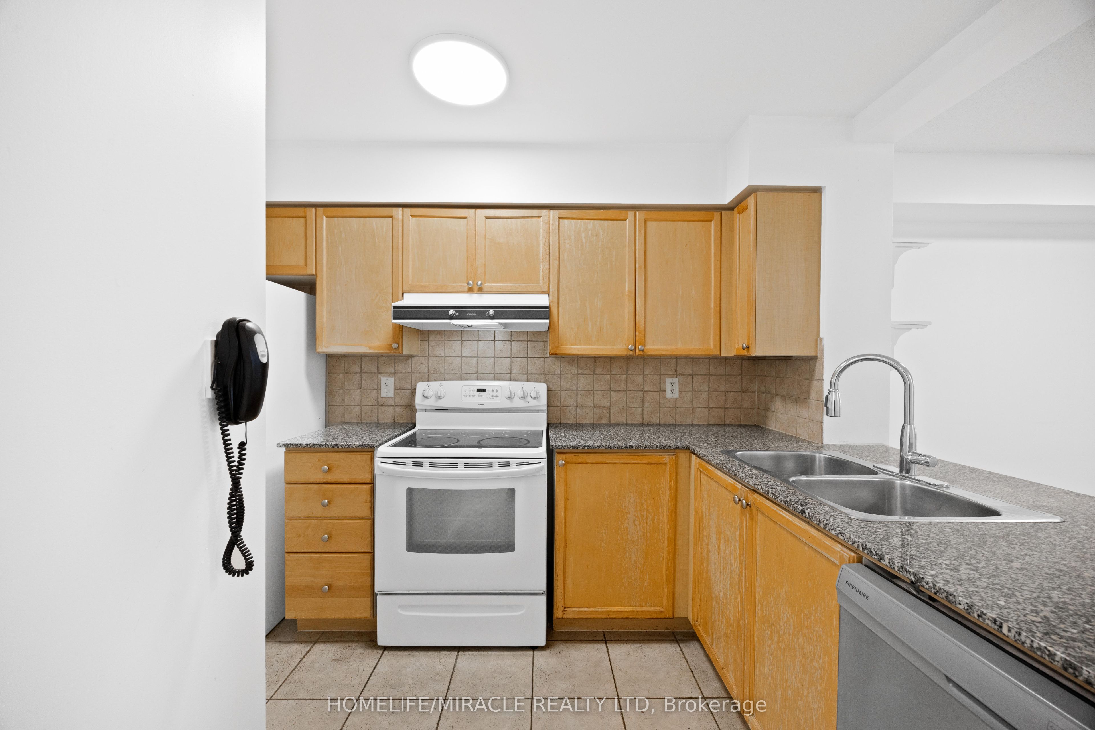 83 Borough Drive 410, Toronto, ON M1P 5E4 photo 4