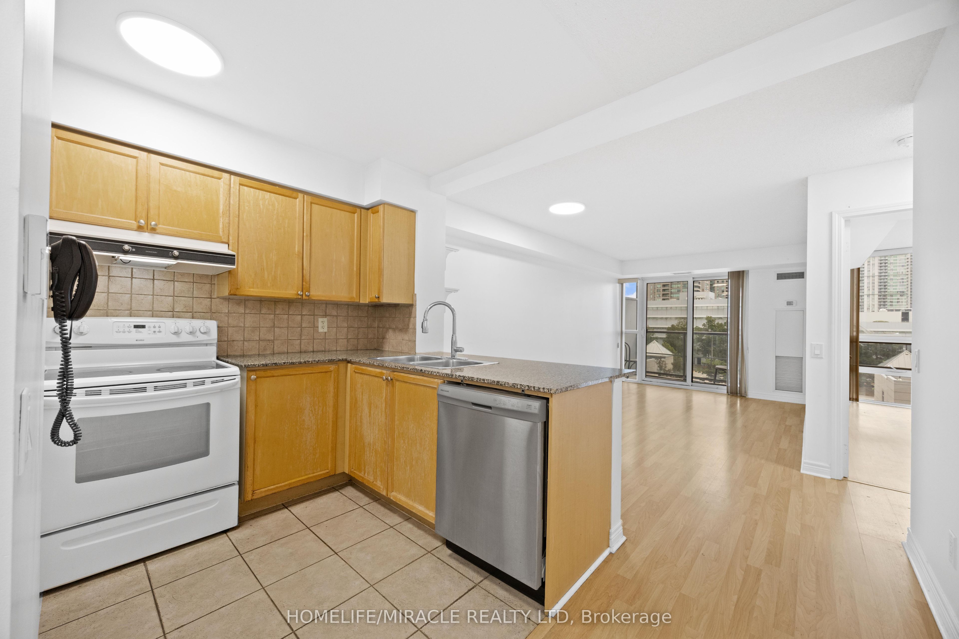 83 Borough Drive 410, Toronto, ON M1P 5E4 photo 5