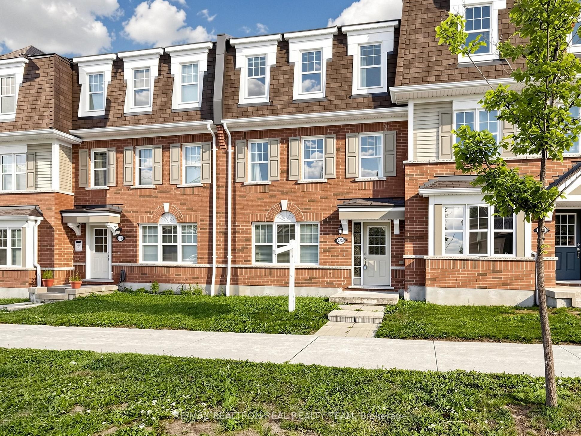 2708 Burkholder Drive, Pickering, ON L1X 0G2 photo 2