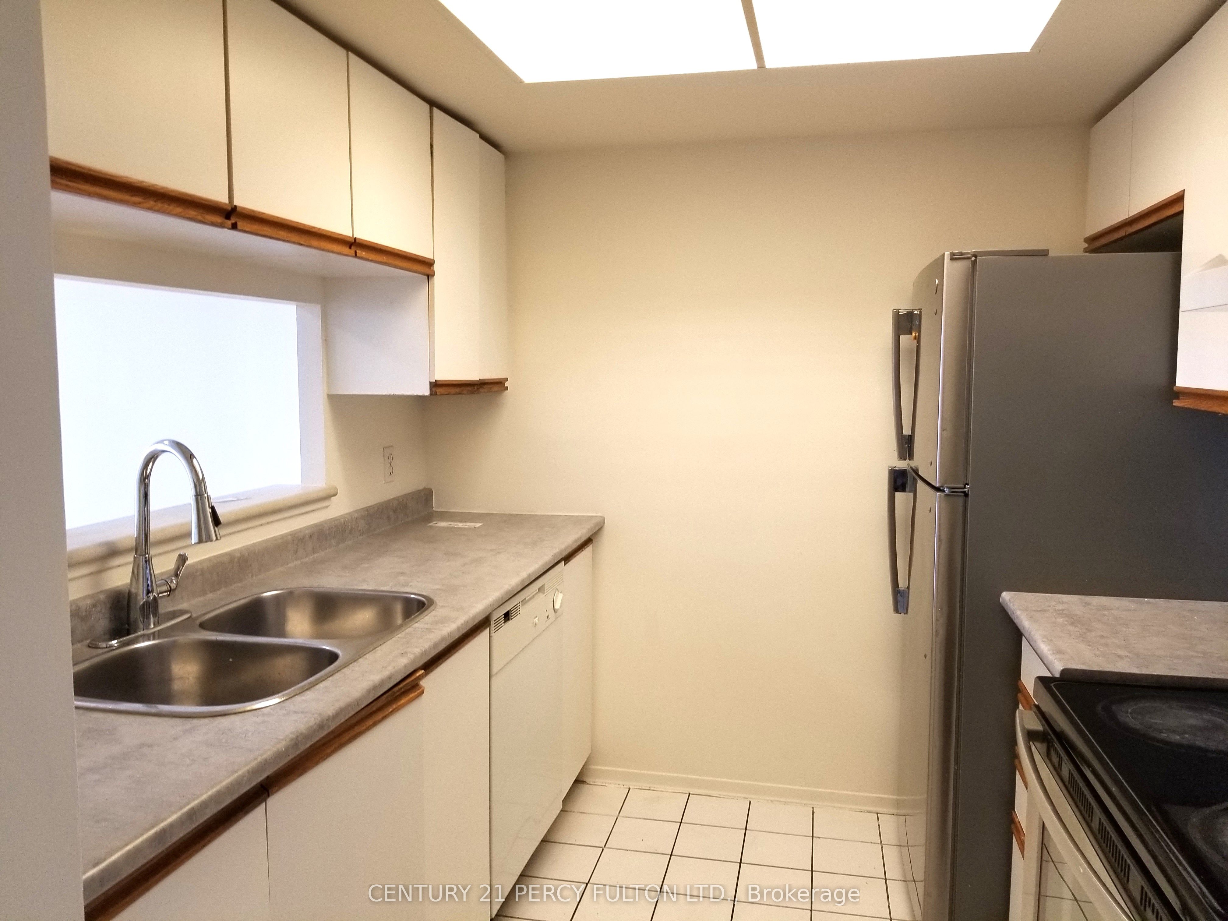 1470 Midland Avenue 1207, Toronto, ON M1P 4Z4 photo 4