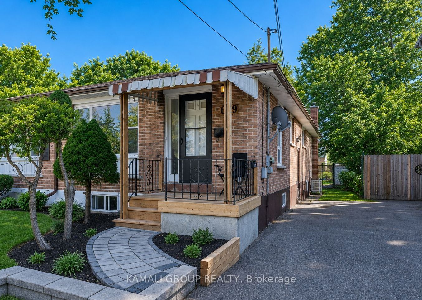 629 Gibb Street MAIN, Oshawa, ON L1J 1Z6 photo 2