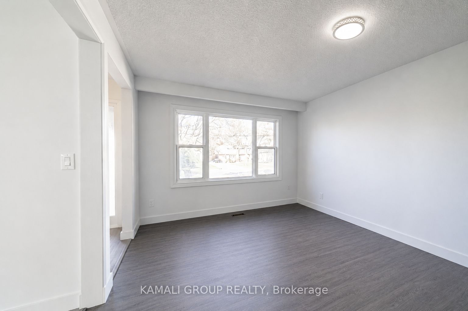 629 Gibb Street MAIN, Oshawa, ON L1J 1Z6 photo 4