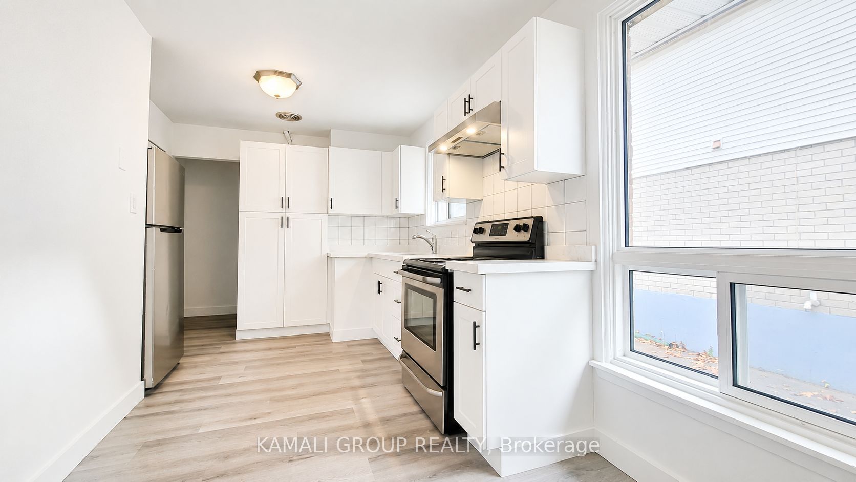 629 Gibb Street MAIN, Oshawa, ON L1J 1Z6 photo 5