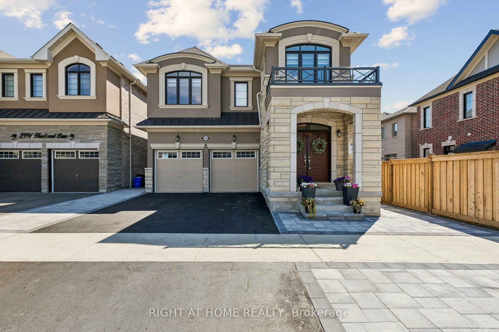 2989 Heartwood Lane, Pickering, ON L1X 0P1 photo 2
