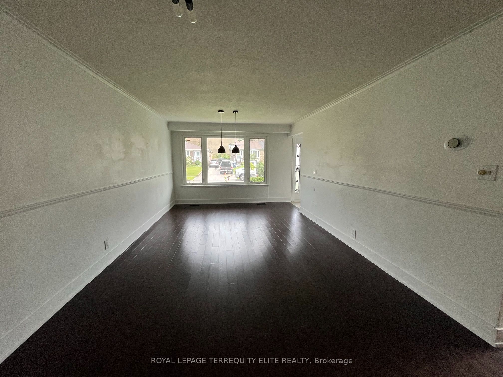 40 Pender Crescent Main & Upper, Toronto, ON M1T 2M7 photo 3