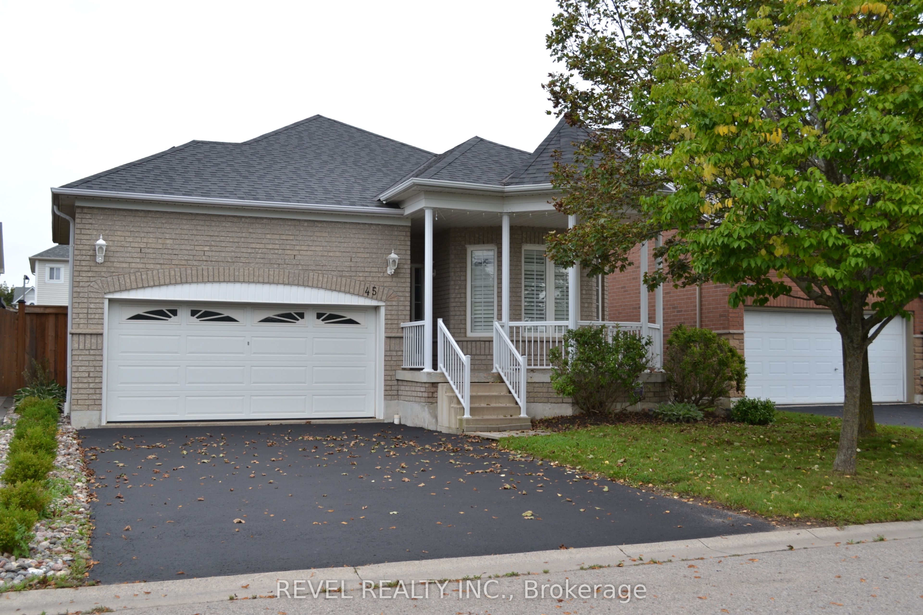 45 Tunney Place, Whitby, ON L1M 2G5