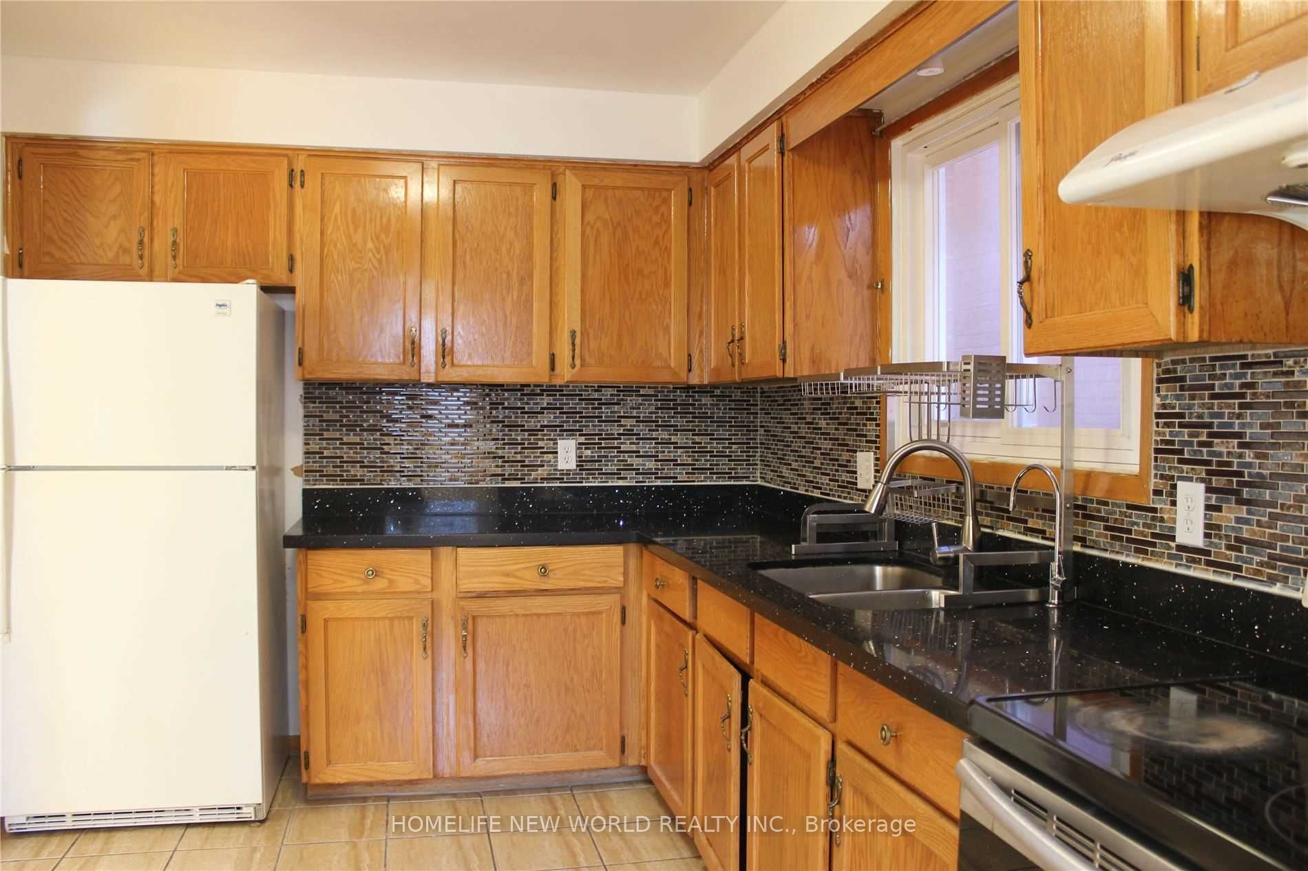31 Rainthorpe Crescent, Toronto, ON M1W 3S6 photo 2