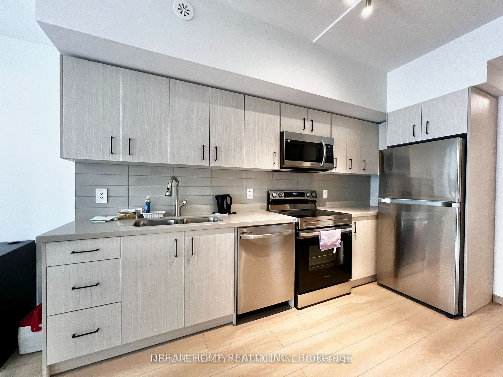 3425 Sheppard Avenue E C3-207, Toronto, ON M1T 0C5 photo 3