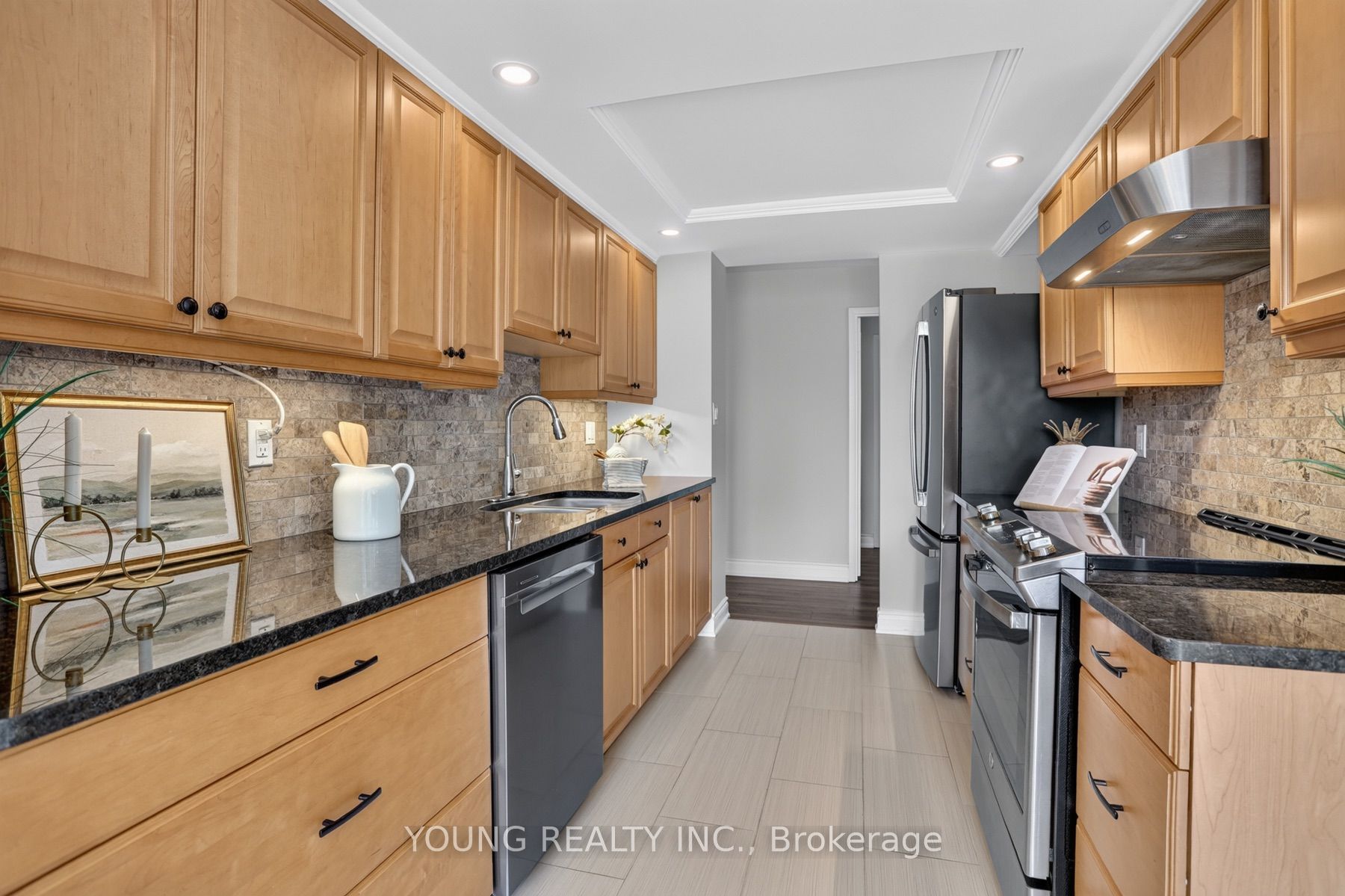 712 ROSSLAND Road E 203, Whitby, ON L1N 9E8 photo 4