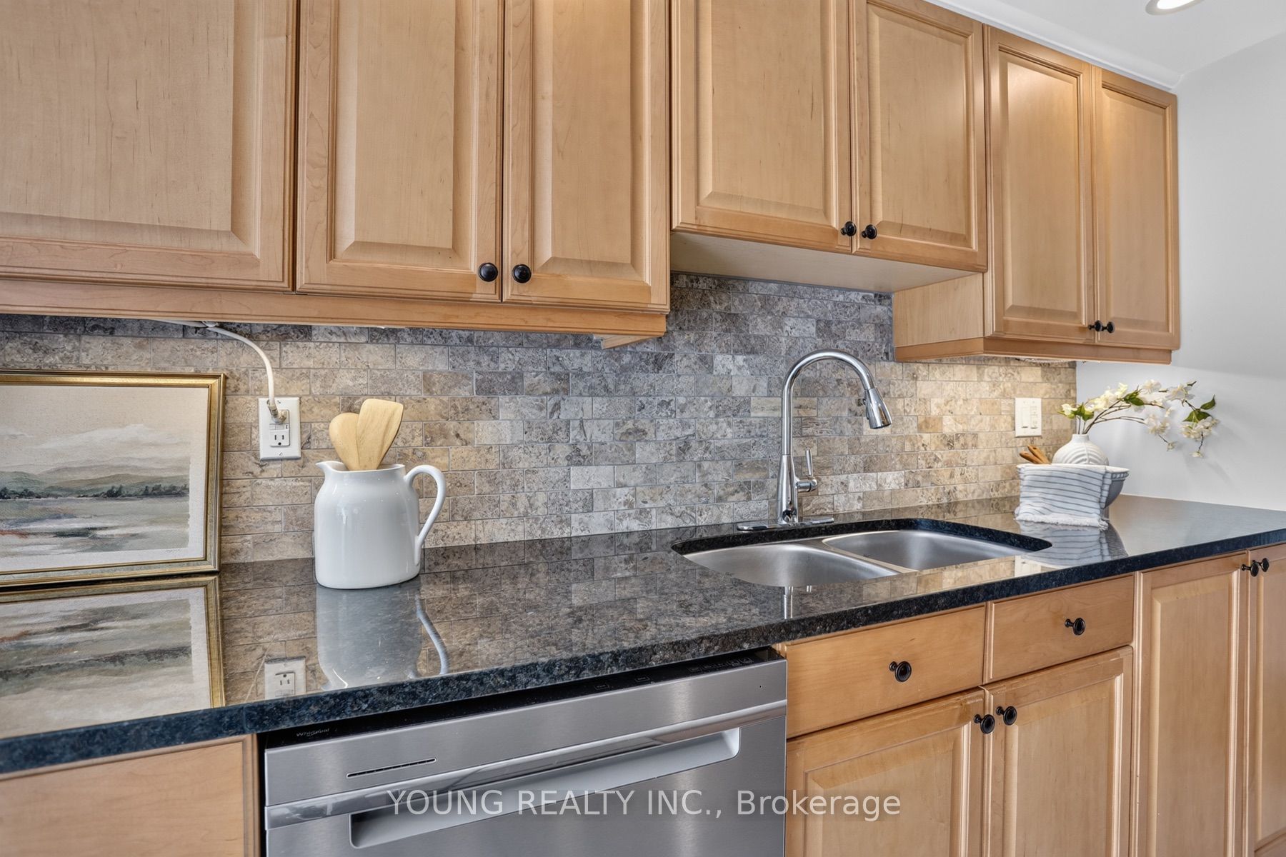 712 ROSSLAND Road E 203, Whitby, ON L1N 9E8 photo 5