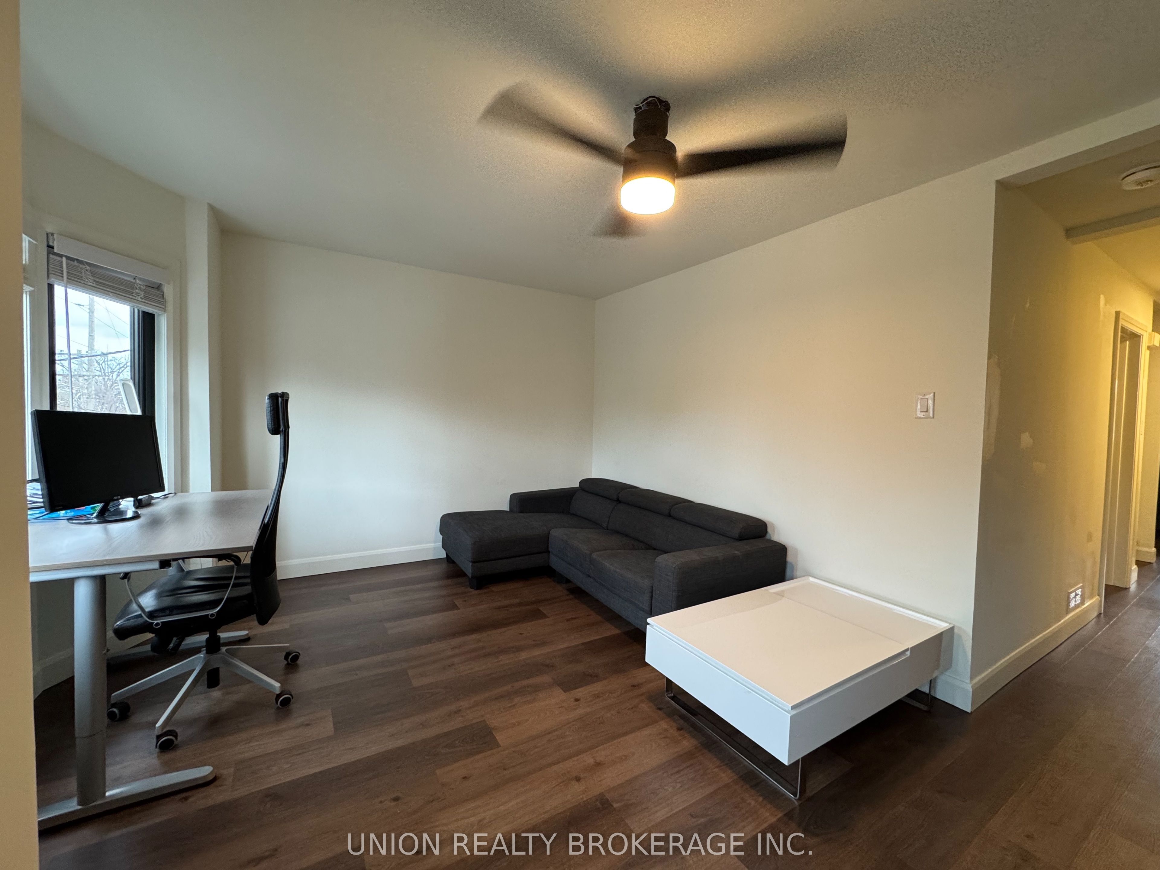 2137 Gerrard Street E Upper, Toronto, ON M4E 2C1 photo 5