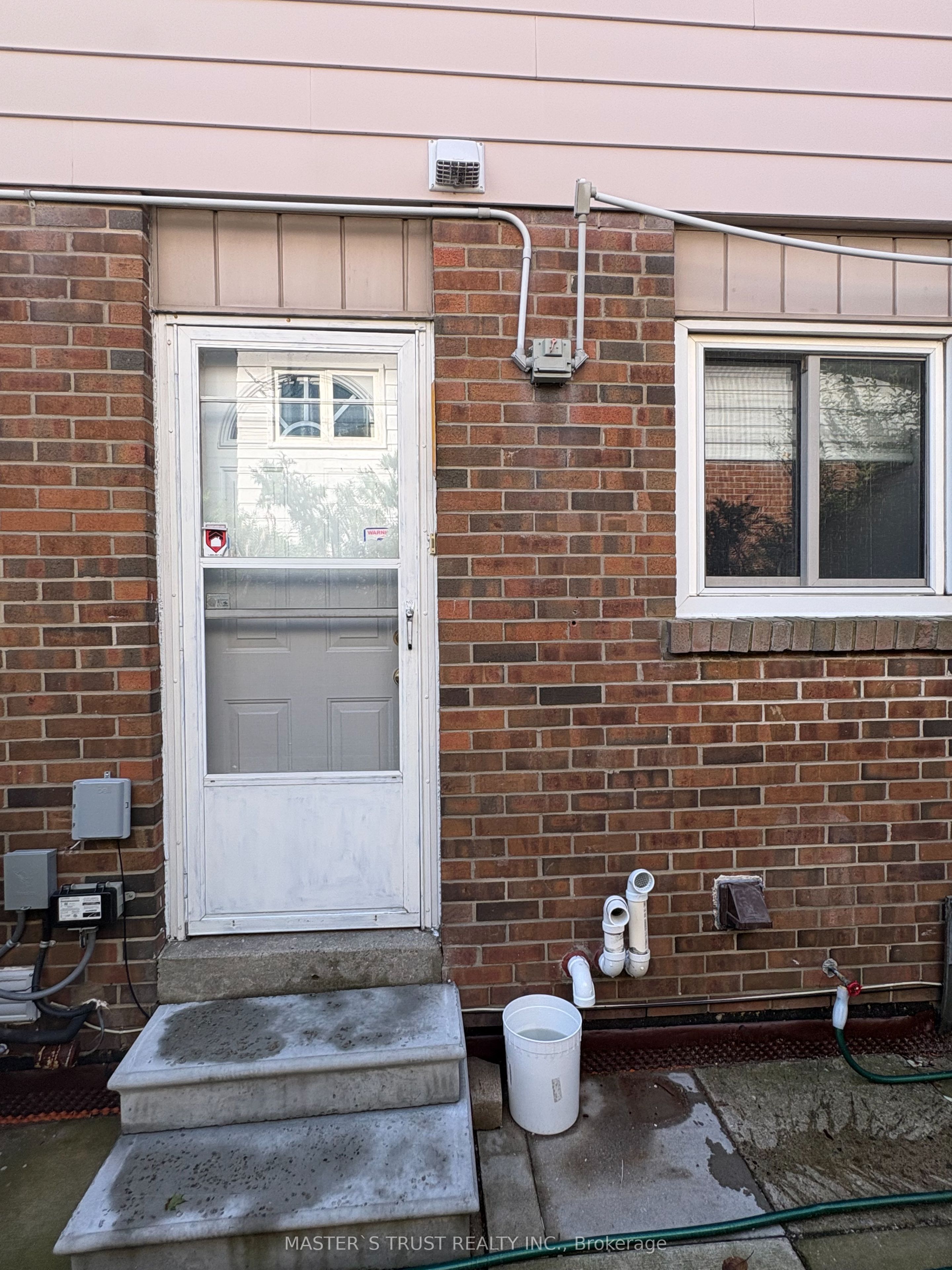 27 Hornshill Drive, Toronto, ON M1S 3J3 photo 2