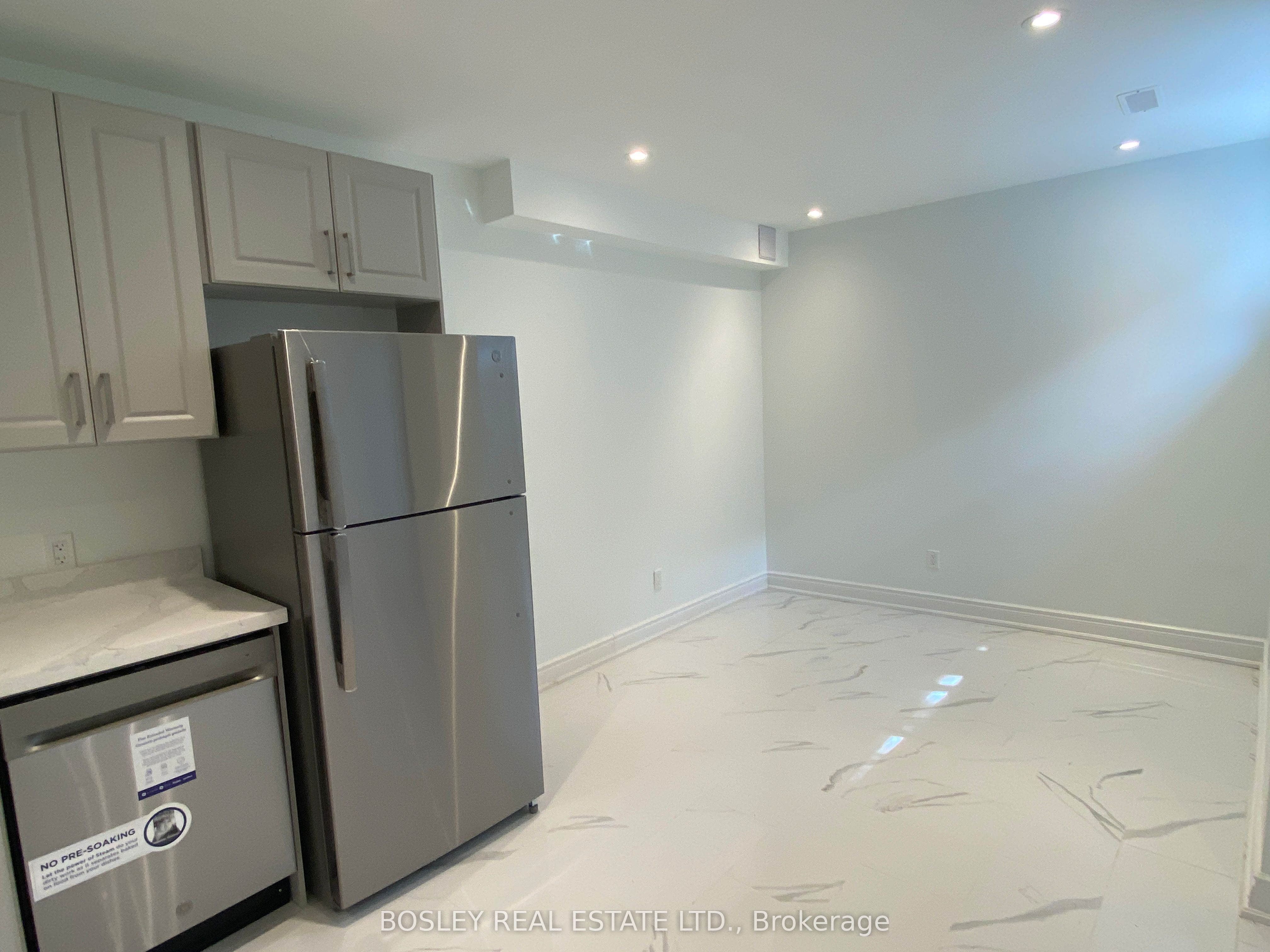 9 Queen Victoria Street Lower, Toronto, ON M4J 1E8 photo 5
