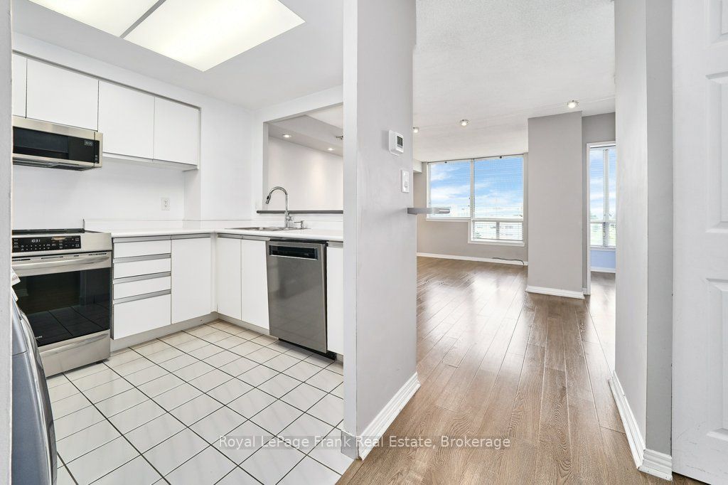 711 Rossland Road E 806, Whitby, ON L1N 8Z1 photo 5