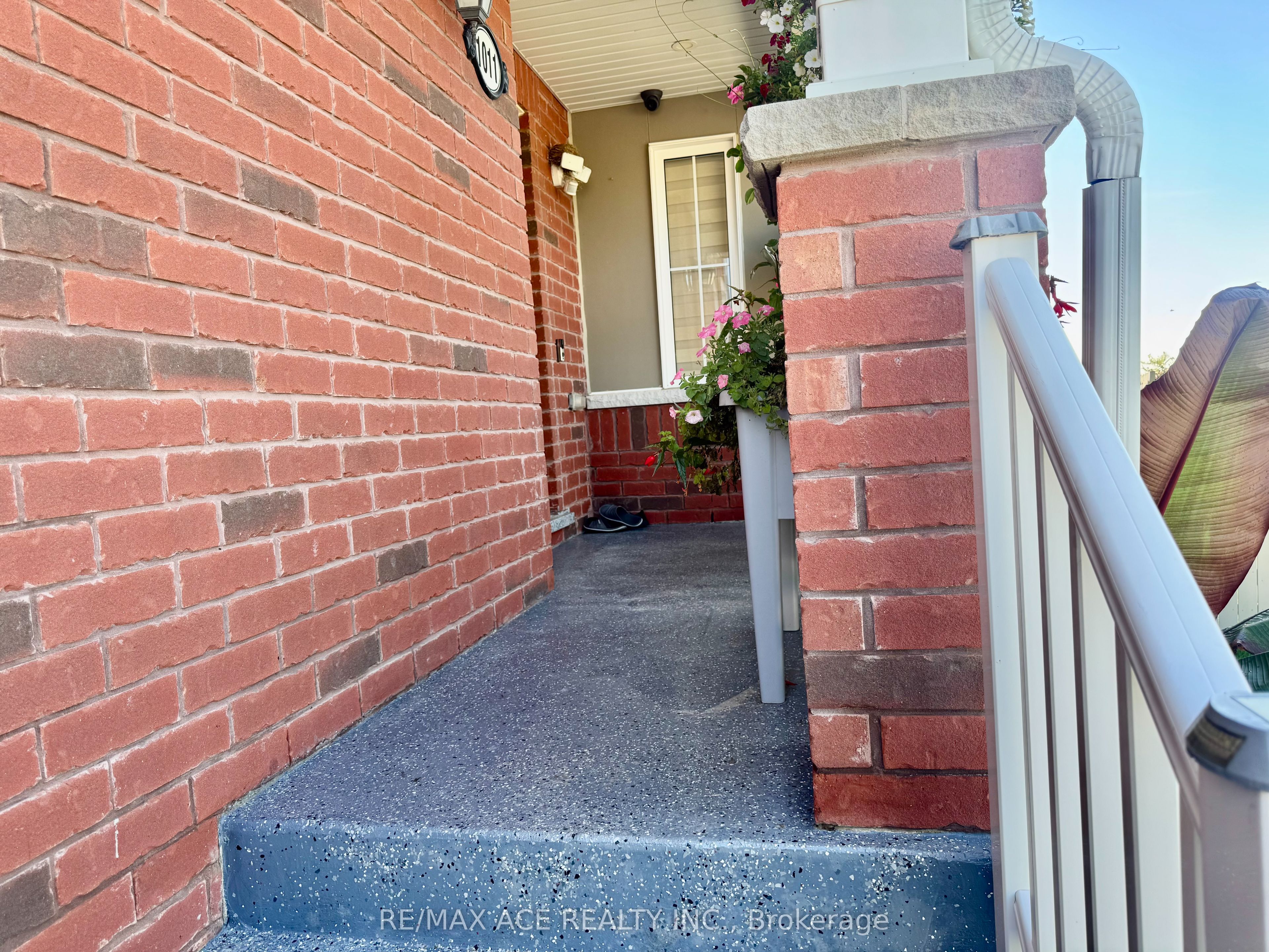 1011 Cameo Street, Pickering, ON L1X 0G3 photo 4