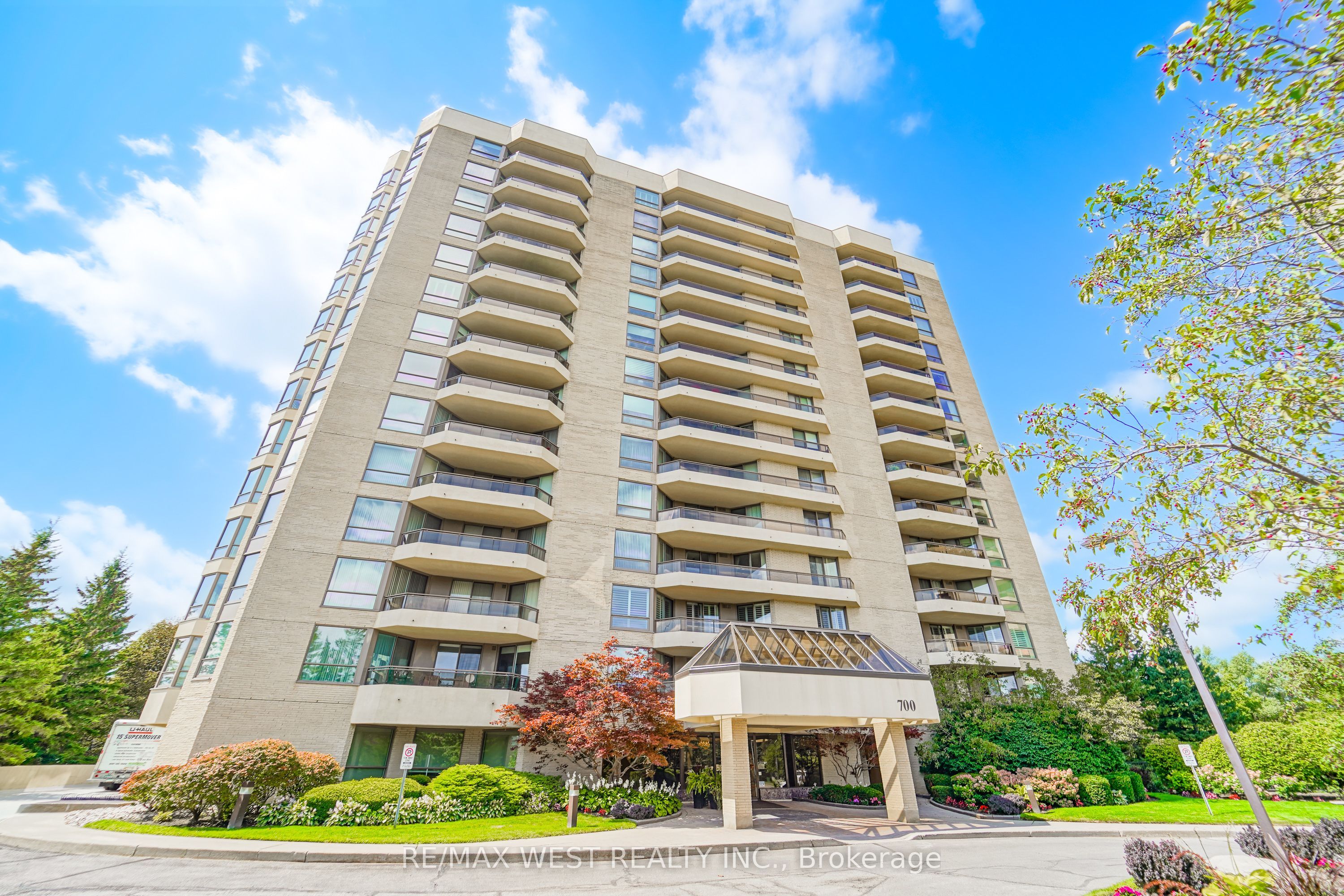 700 Wilson Road N 305, Oshawa, ON L1G 7T5