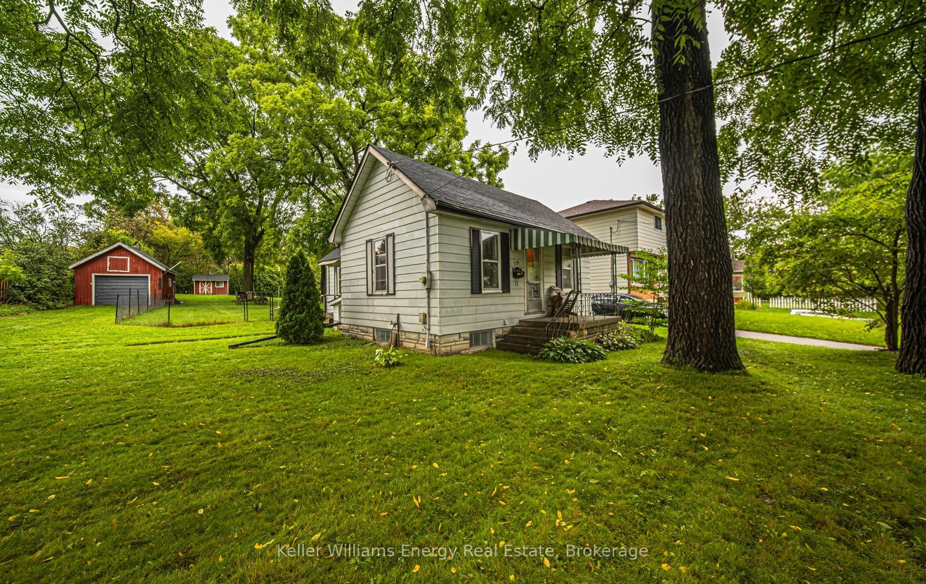 220 Thomas Street, Oshawa, ON L1J 1M1