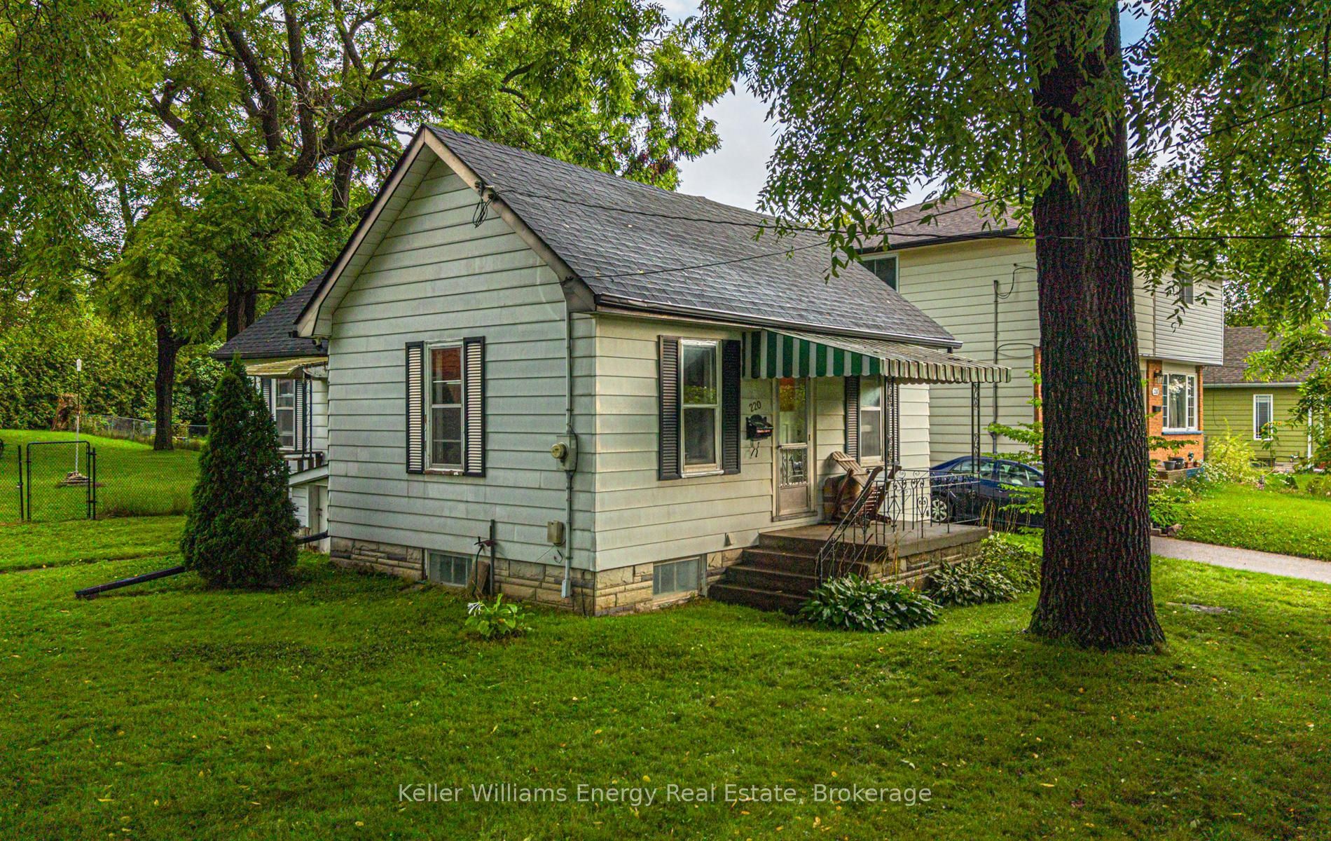 220 Thomas Street, Oshawa, ON L1J 1M1 photo 2