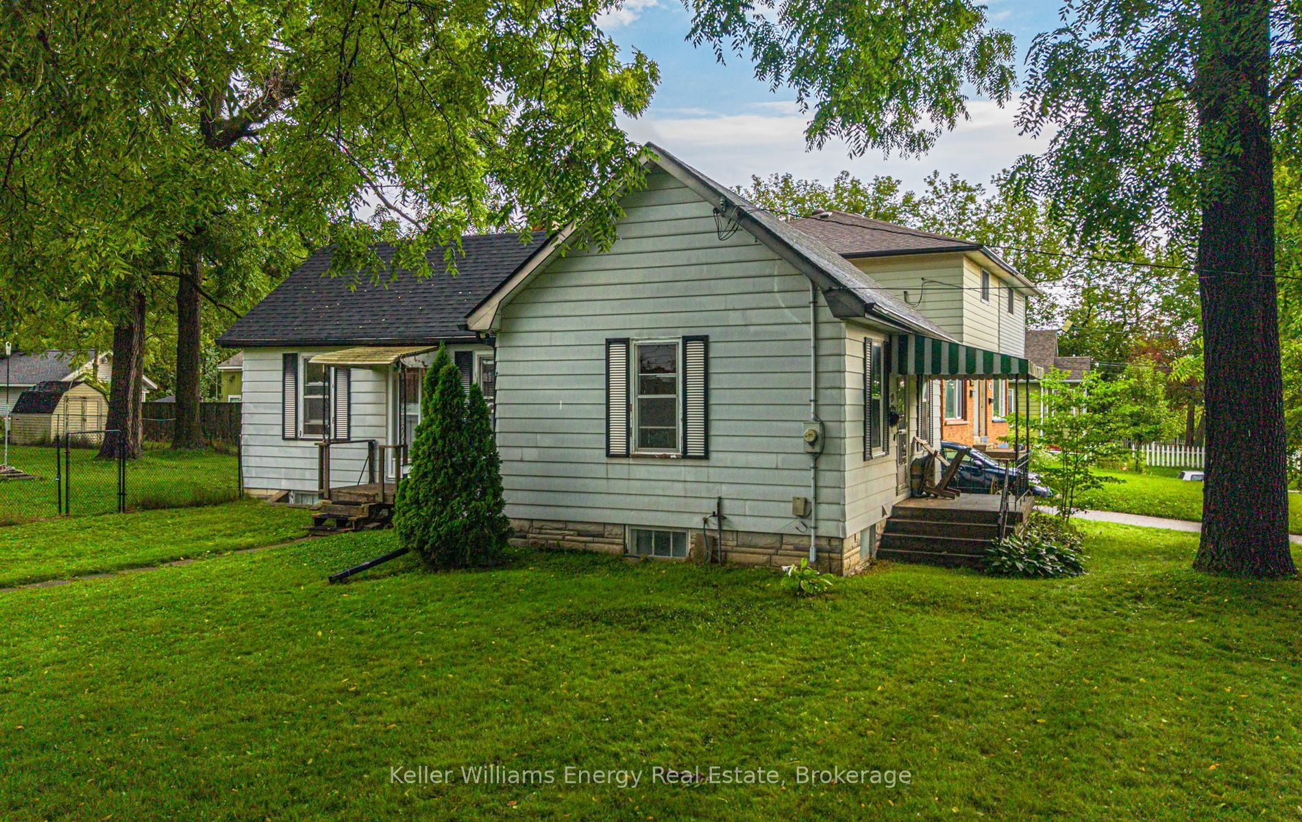 220 Thomas Street, Oshawa, ON L1J 1M1 photo 3