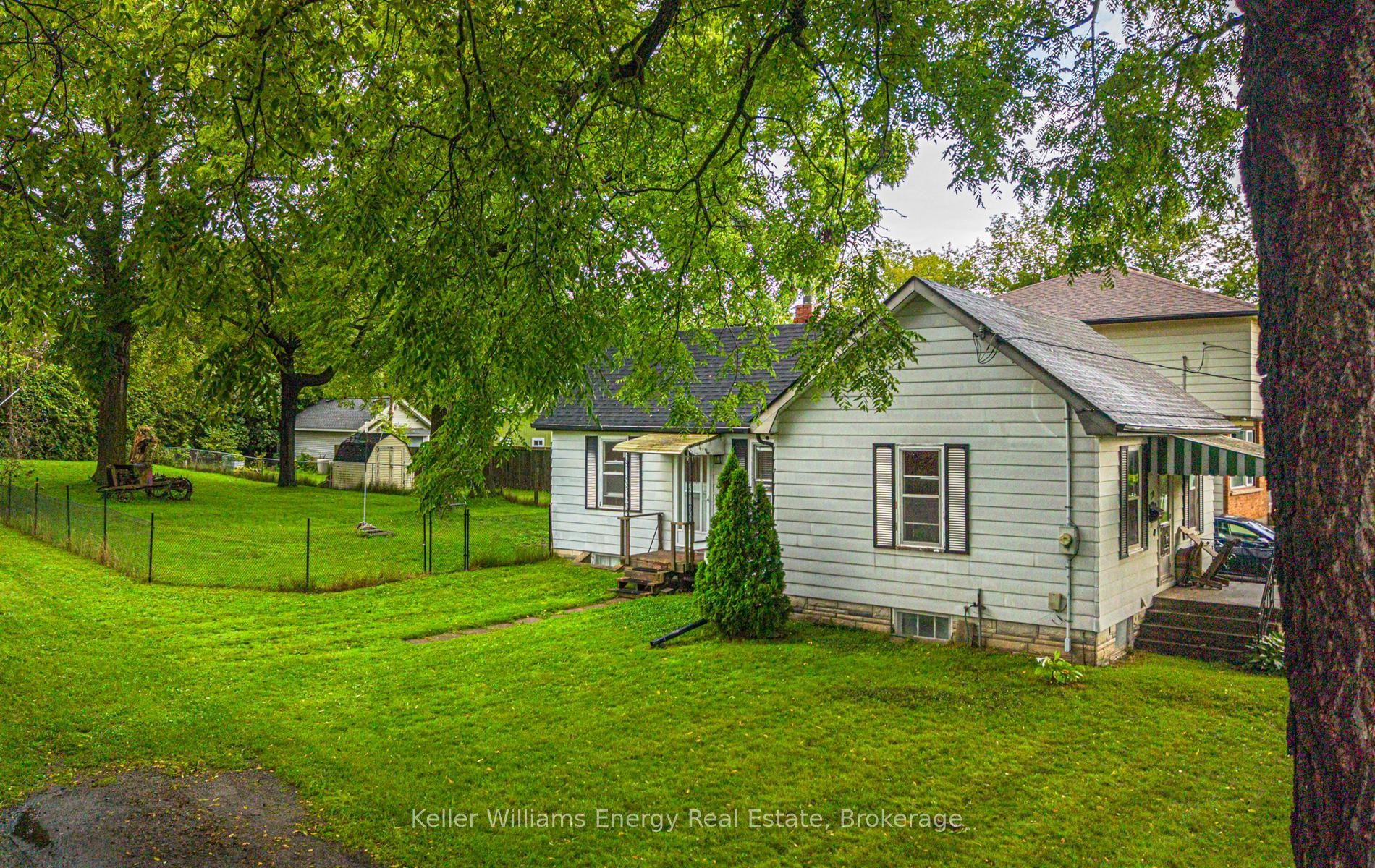 220 Thomas Street, Oshawa, ON L1J 1M1 photo 4