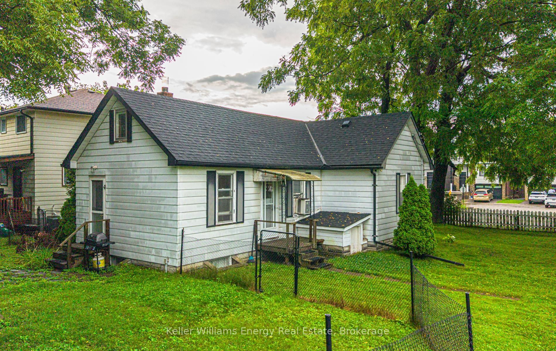 220 Thomas Street, Oshawa, ON L1J 1M1 photo 5