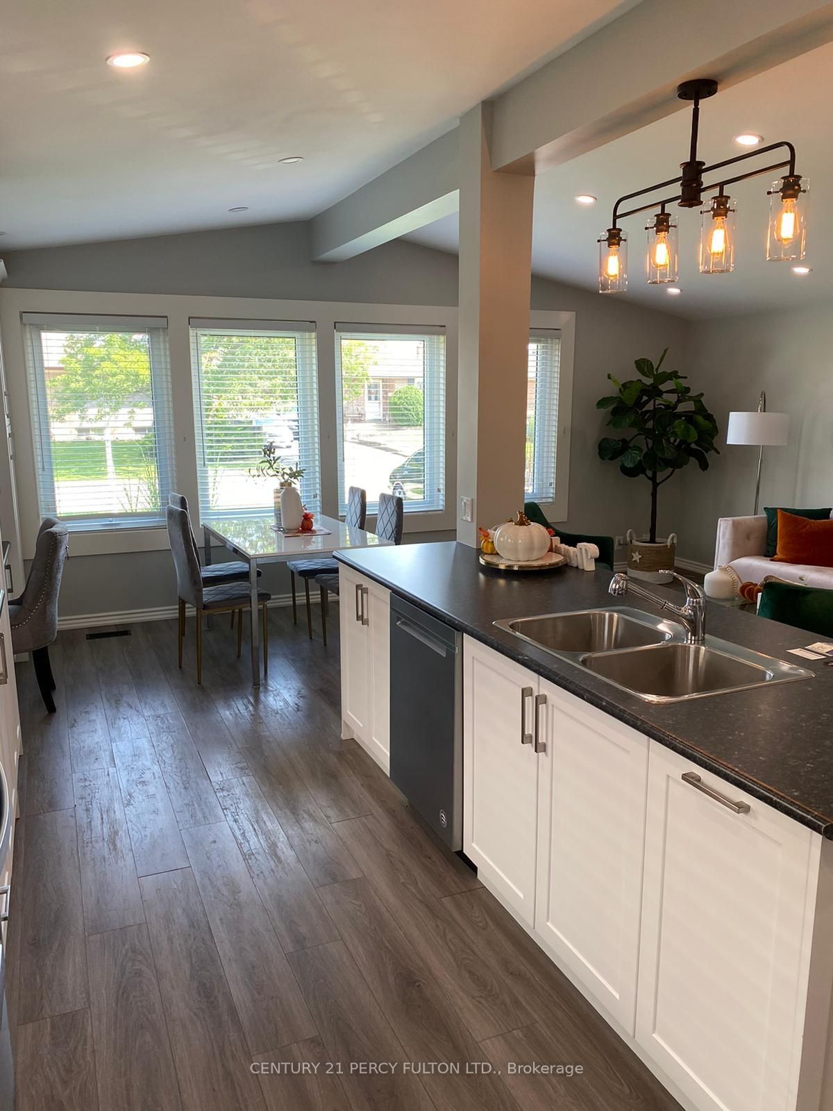 876 Antonio Street, Pickering, ON L1W 1T3 photo 5
