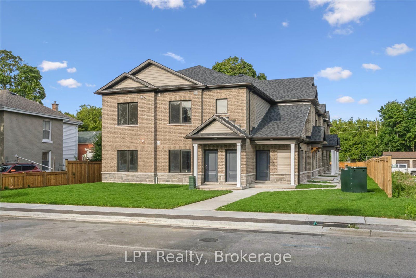 223 Albert Street 6, Oshawa, ON L1H 4R6 photo 2