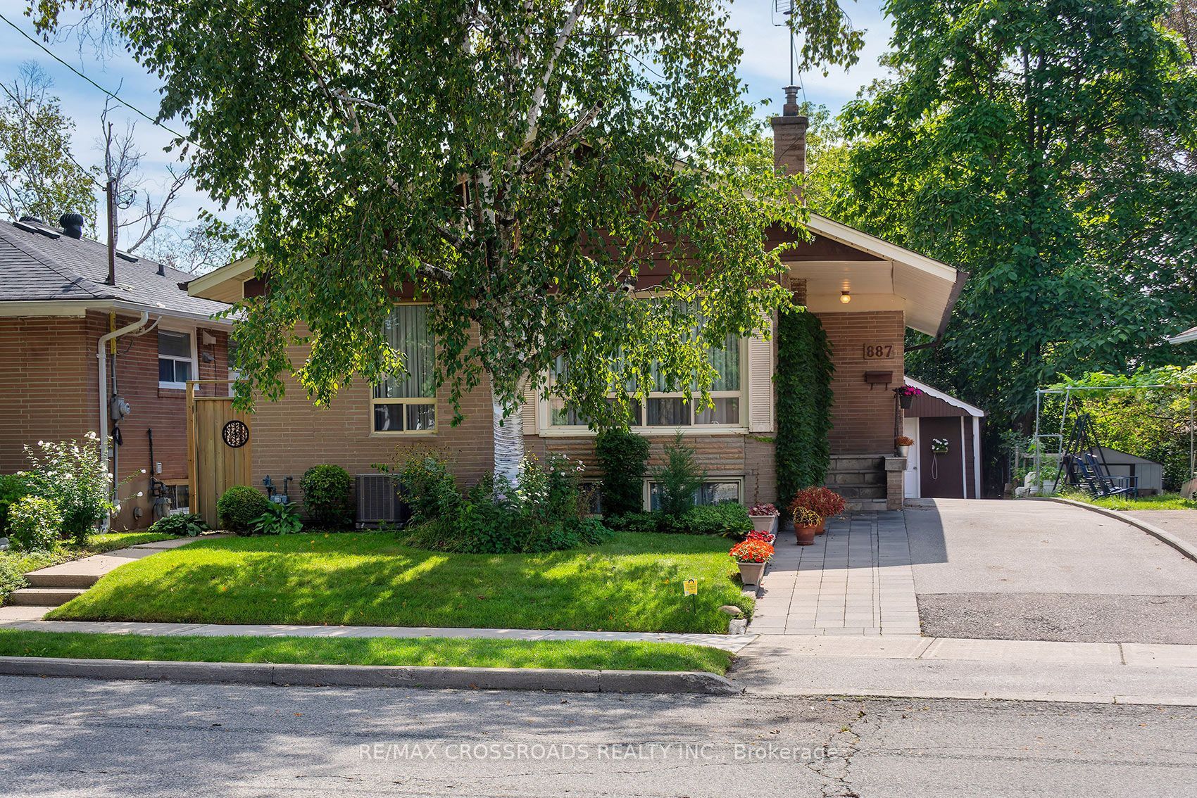 887 Brimorton Drive, Toronto, ON M1G 2T8 photo 2