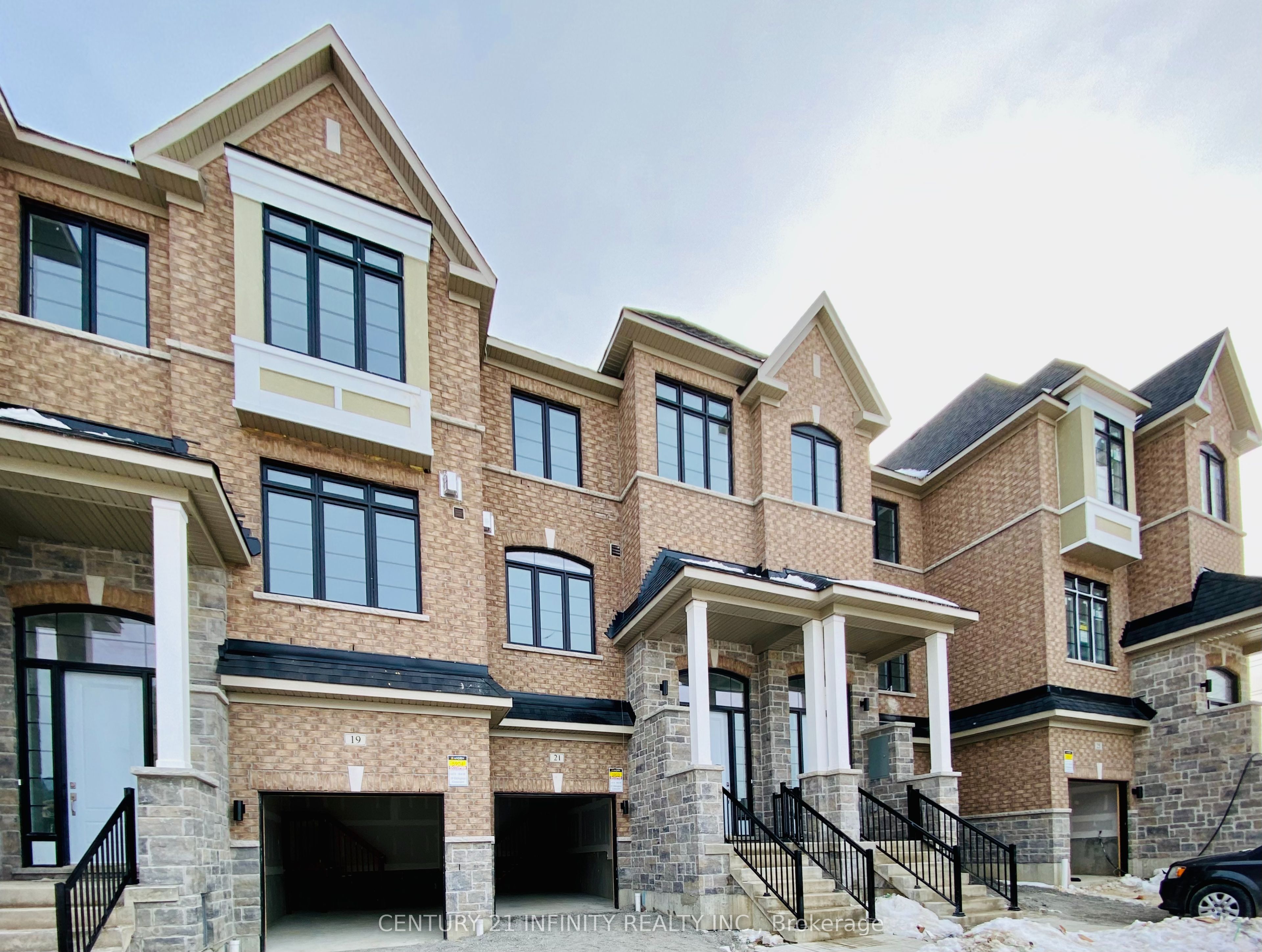 21 Elkington Crescent, Whitby, ON L1P 0L7 photo 2