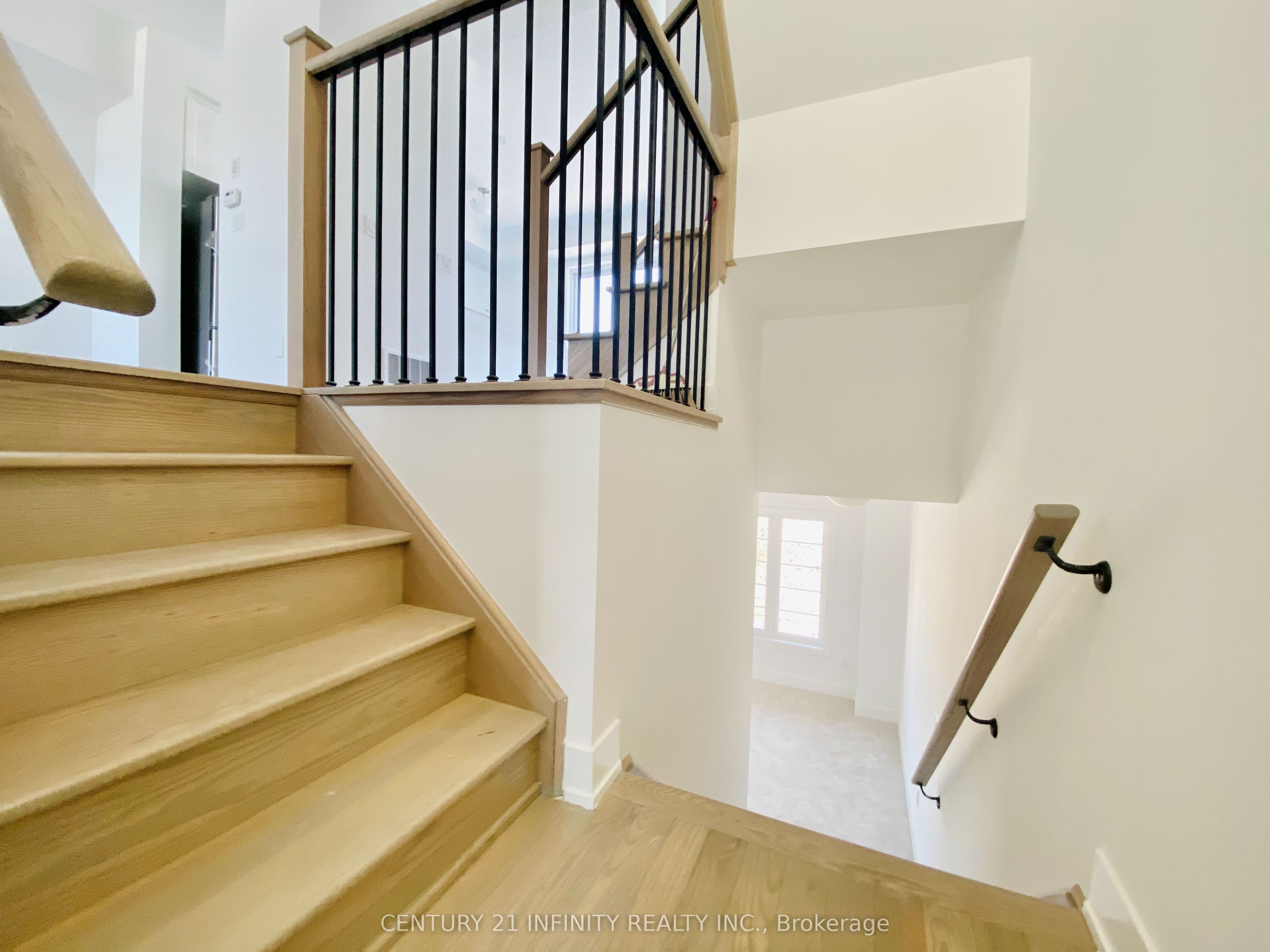 21 Elkington Crescent, Whitby, ON L1P 0L7 photo 5
