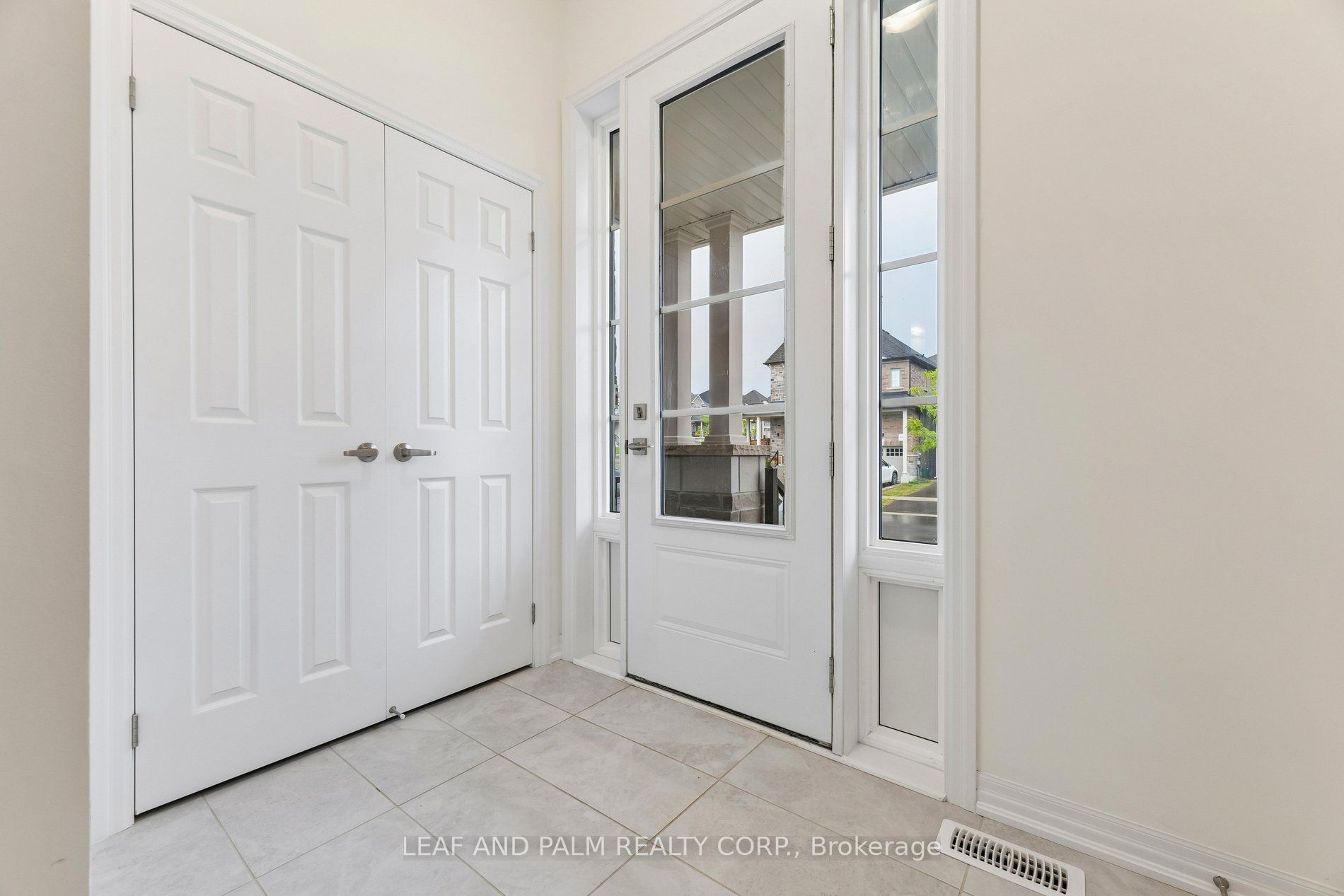 247 Flood Avenue, Clarington, ON L1B 0W5 photo 4