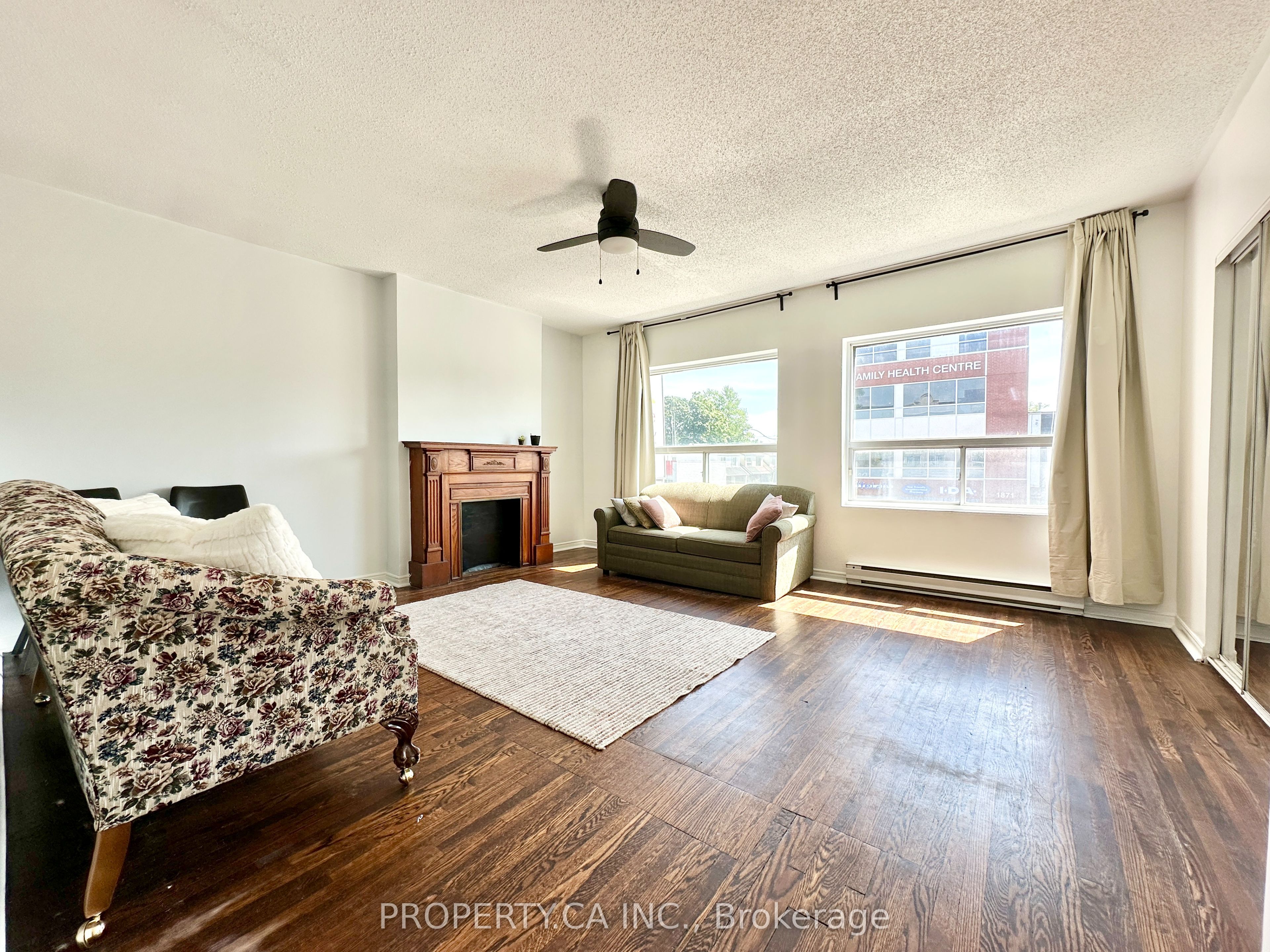 1854 Danforth Avenue A, Toronto, ON M4C 1J4 photo 2