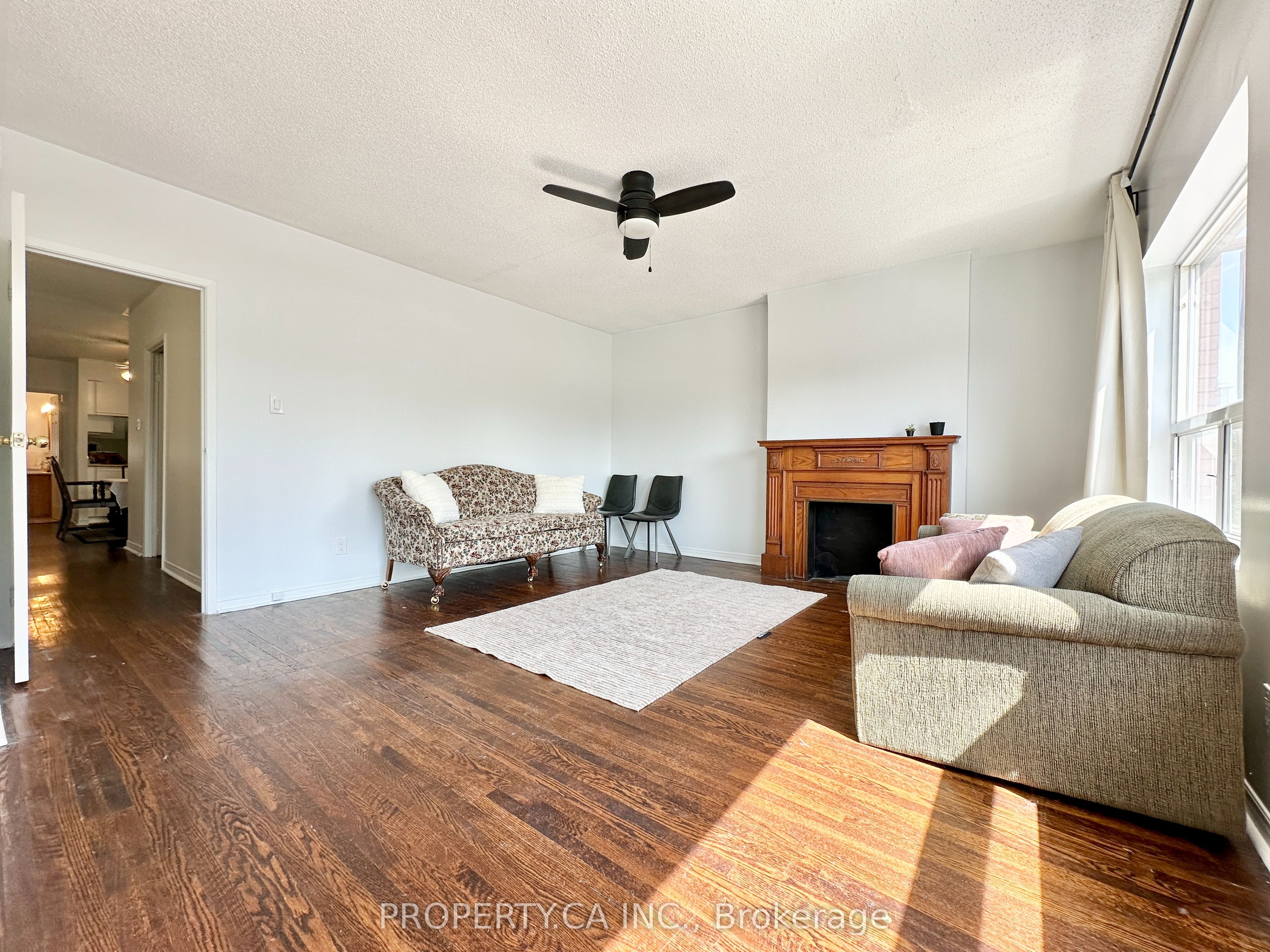 1854 Danforth Avenue A, Toronto, ON M4C 1J4 photo 4