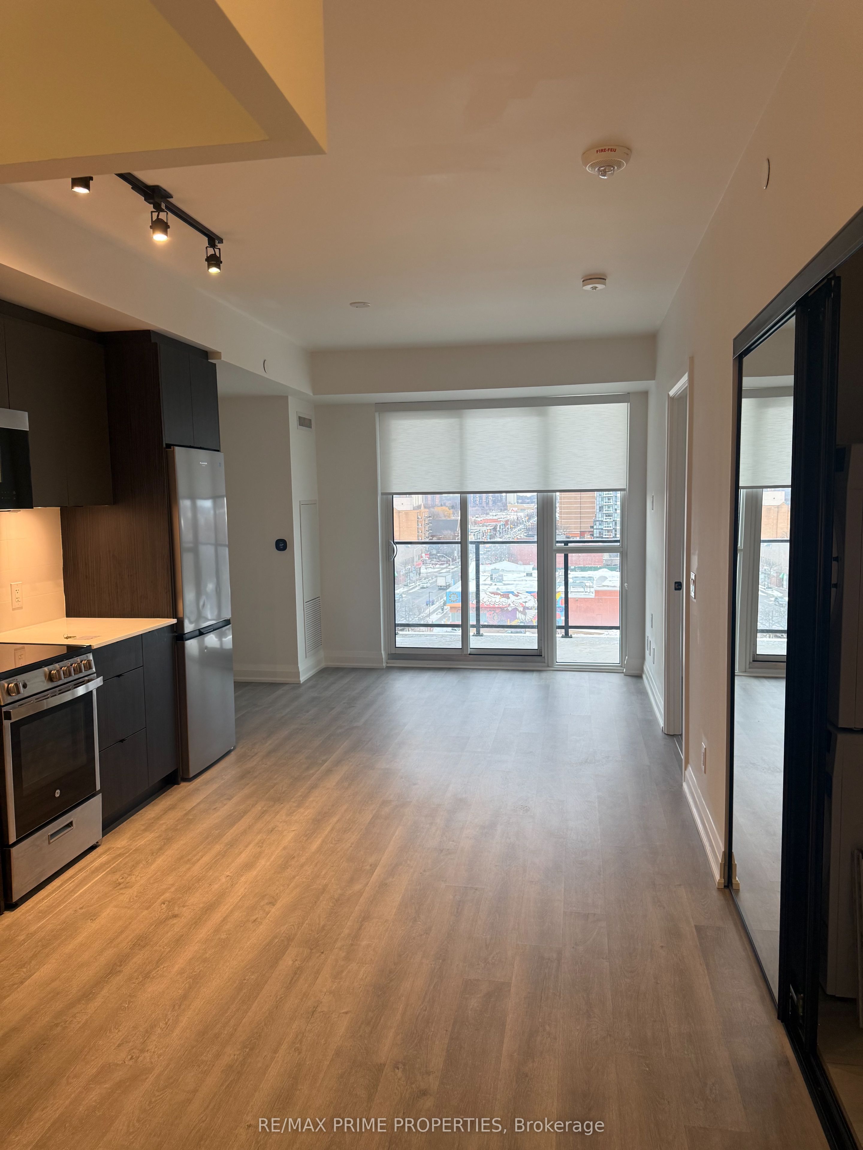 2369 Danforth Avenue 807, Toronto, ON M4C 0B1 photo 4