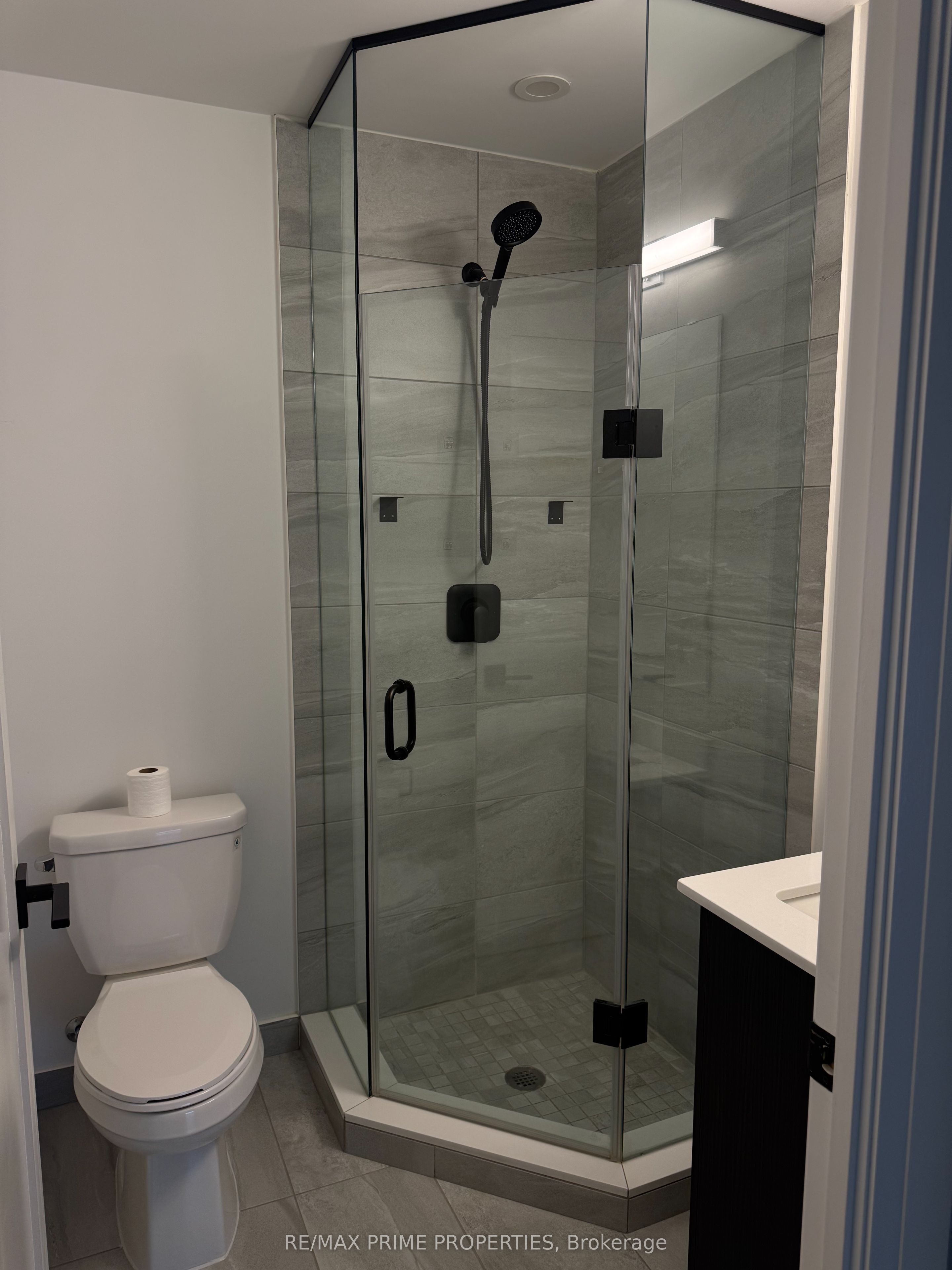 2369 Danforth Avenue 807, Toronto, ON M4C 0B1 photo 5