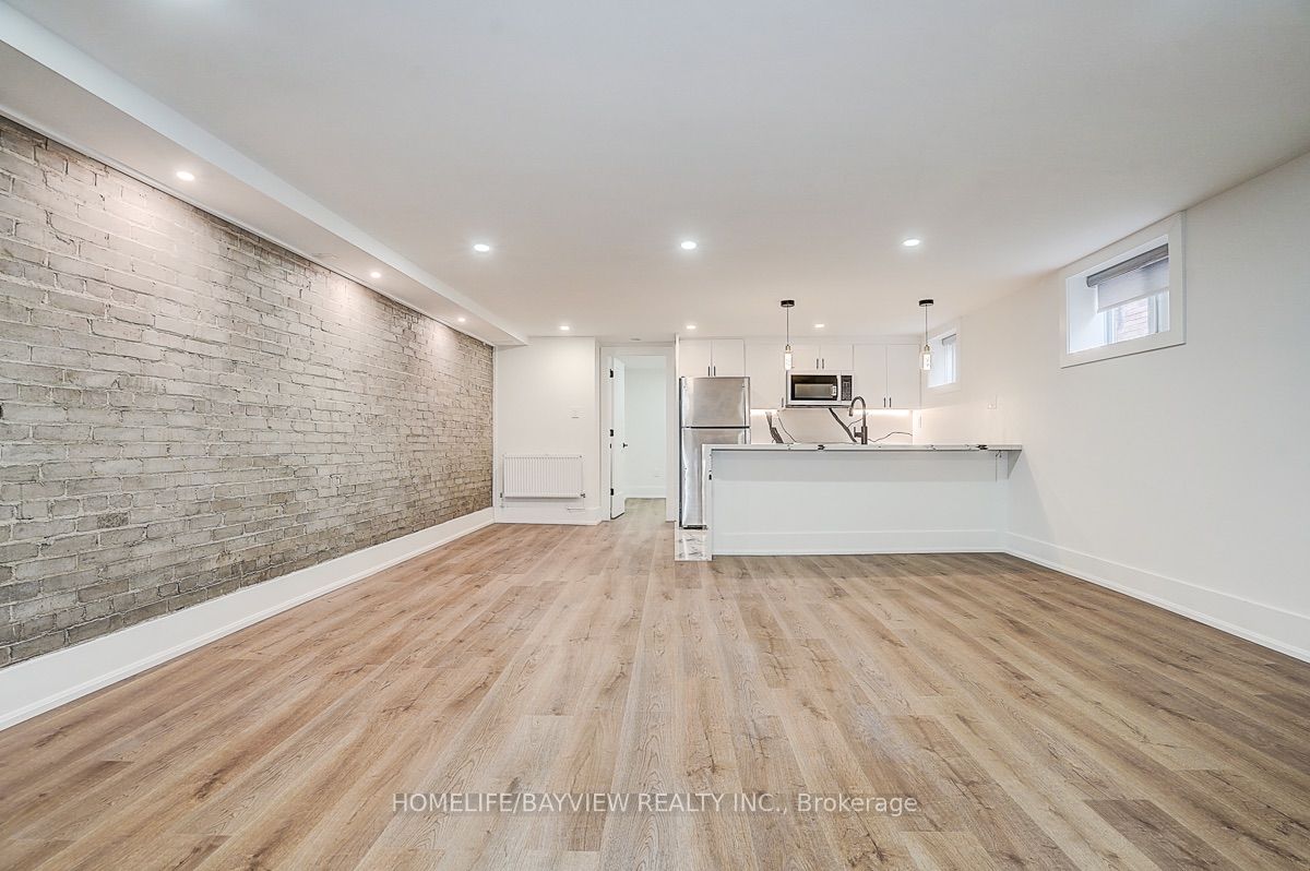 43 Wineva Avenue Lower, Toronto, ON M4E 2T1 photo 2