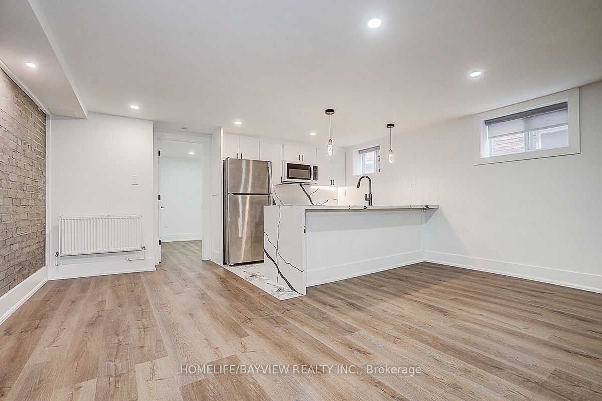 43 Wineva Avenue Lower, Toronto, ON M4E 2T1 photo 3