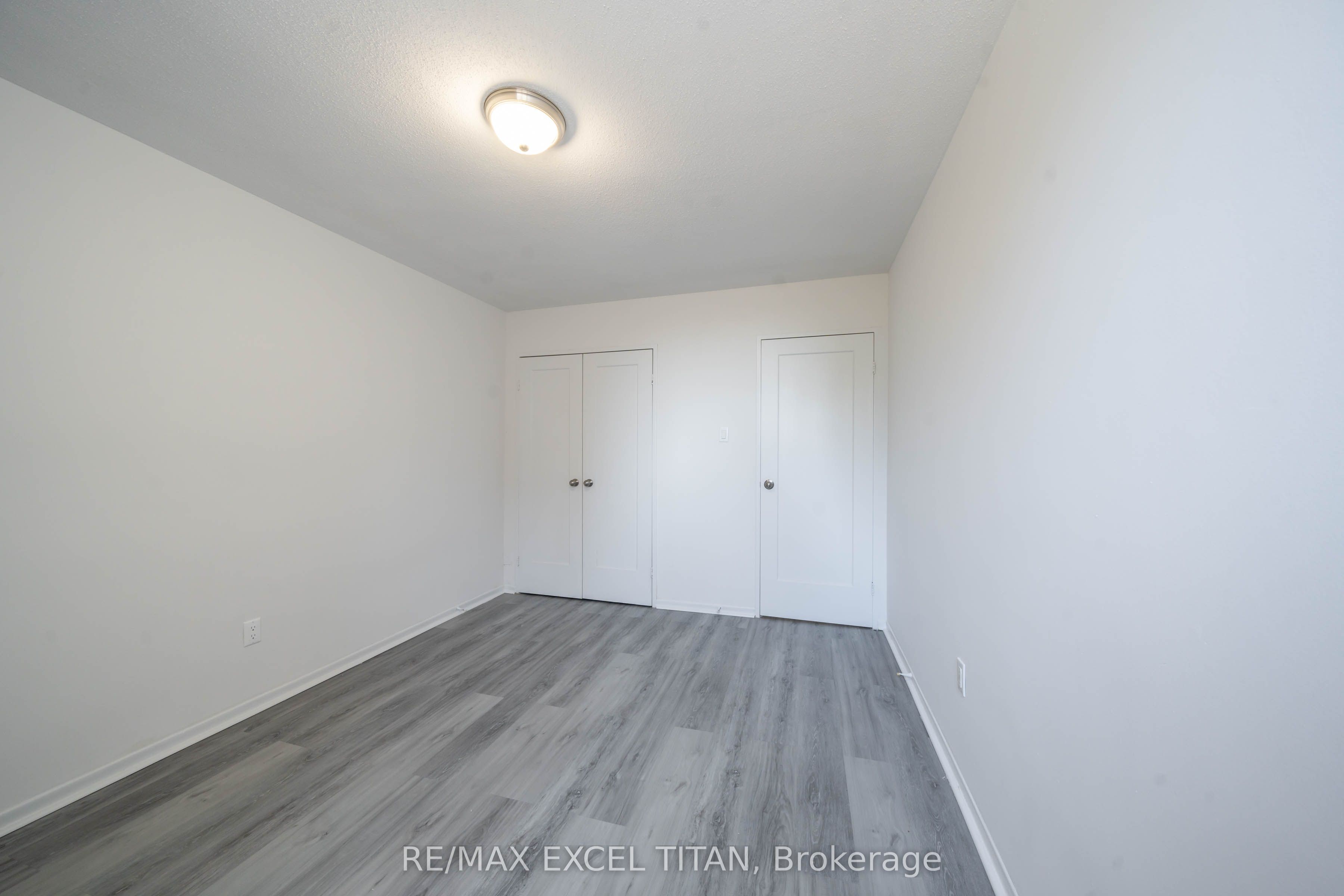 165 Cosburn Avenue 402, Toronto, ON M4J 2L3 photo 5
