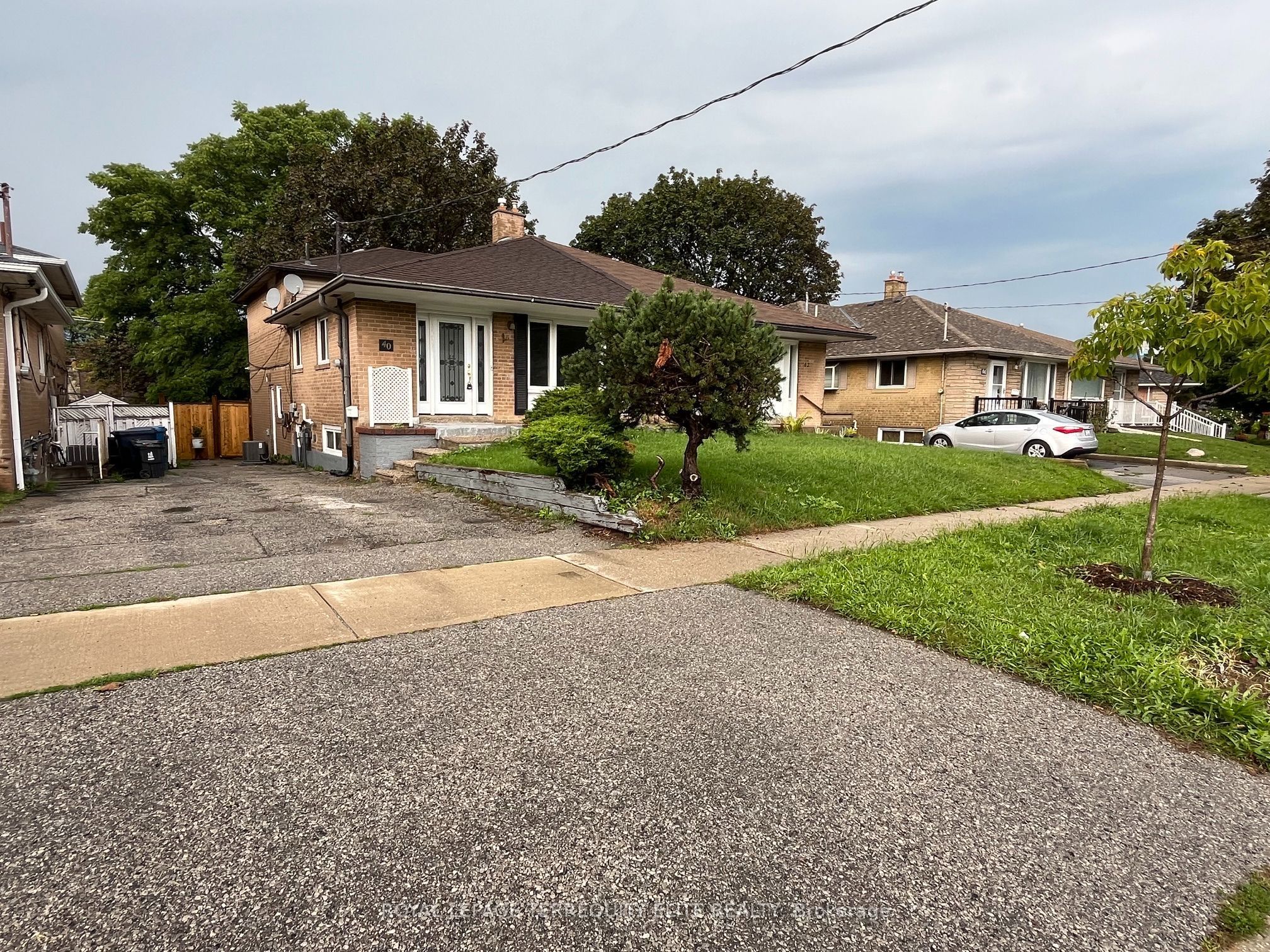 40 Pender Crescent Lwr, Toronto, ON M1T 2M7 photo 2