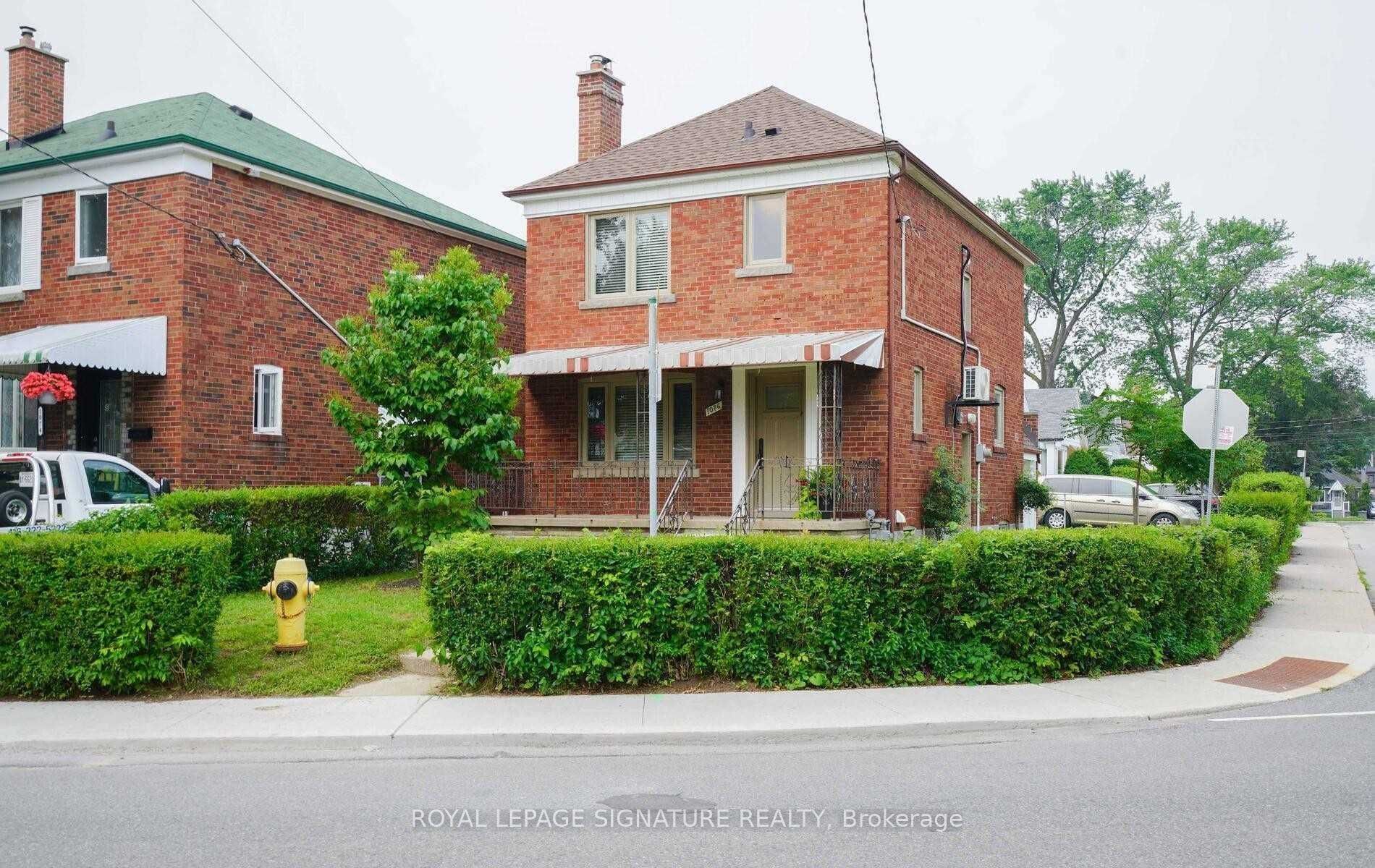 1076 Greenwood Avenue, Toronto, ON M4J 4E3