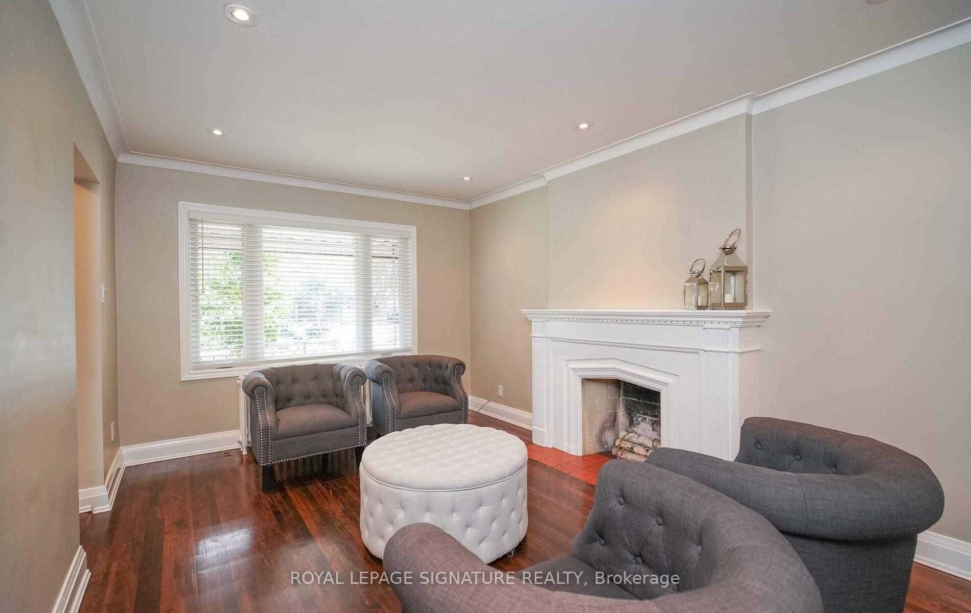 1076 Greenwood Avenue, Toronto, ON M4J 4E3 photo 5
