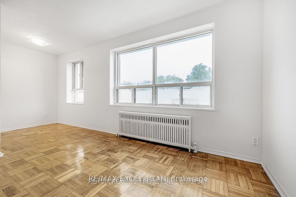 156 Kingston Road 303, Toronto, ON M4L 1S7 photo 3