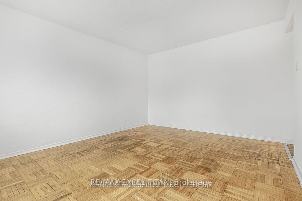 156 Kingston Road 303, Toronto, ON M4L 1S7 photo 4
