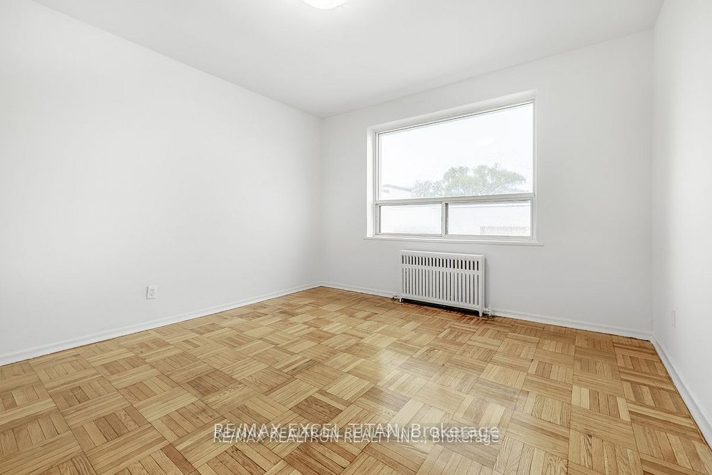 156 Kingston Road 303, Toronto, ON M4L 1S7 photo 5