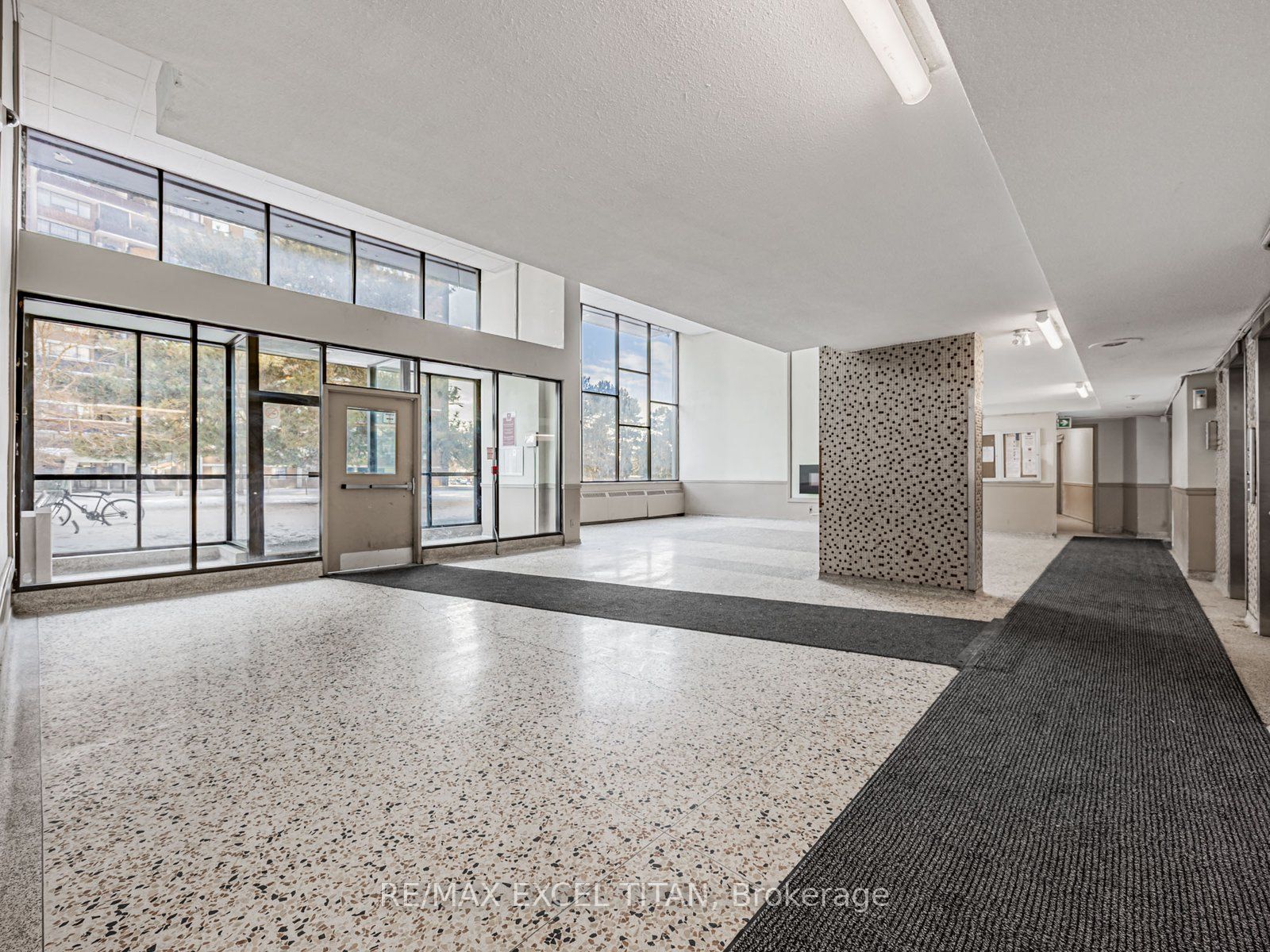 1385 Midland Avenue 1104, Toronto, ON M1P 3B8 photo 2