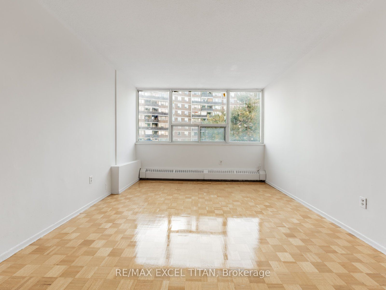 1385 Midland Avenue 1104, Toronto, ON M1P 3B8 photo 5